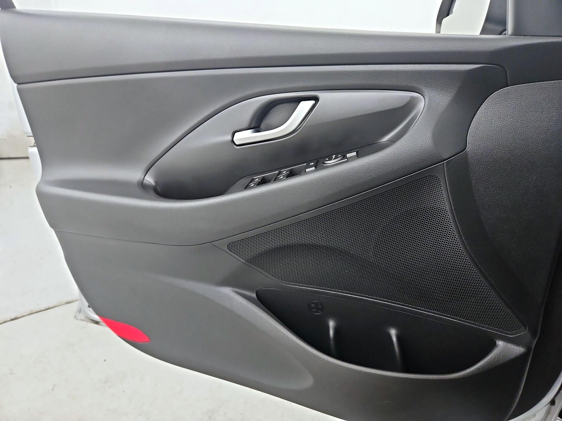 Thumbnail: 2018 Hyundai Elantra - 12