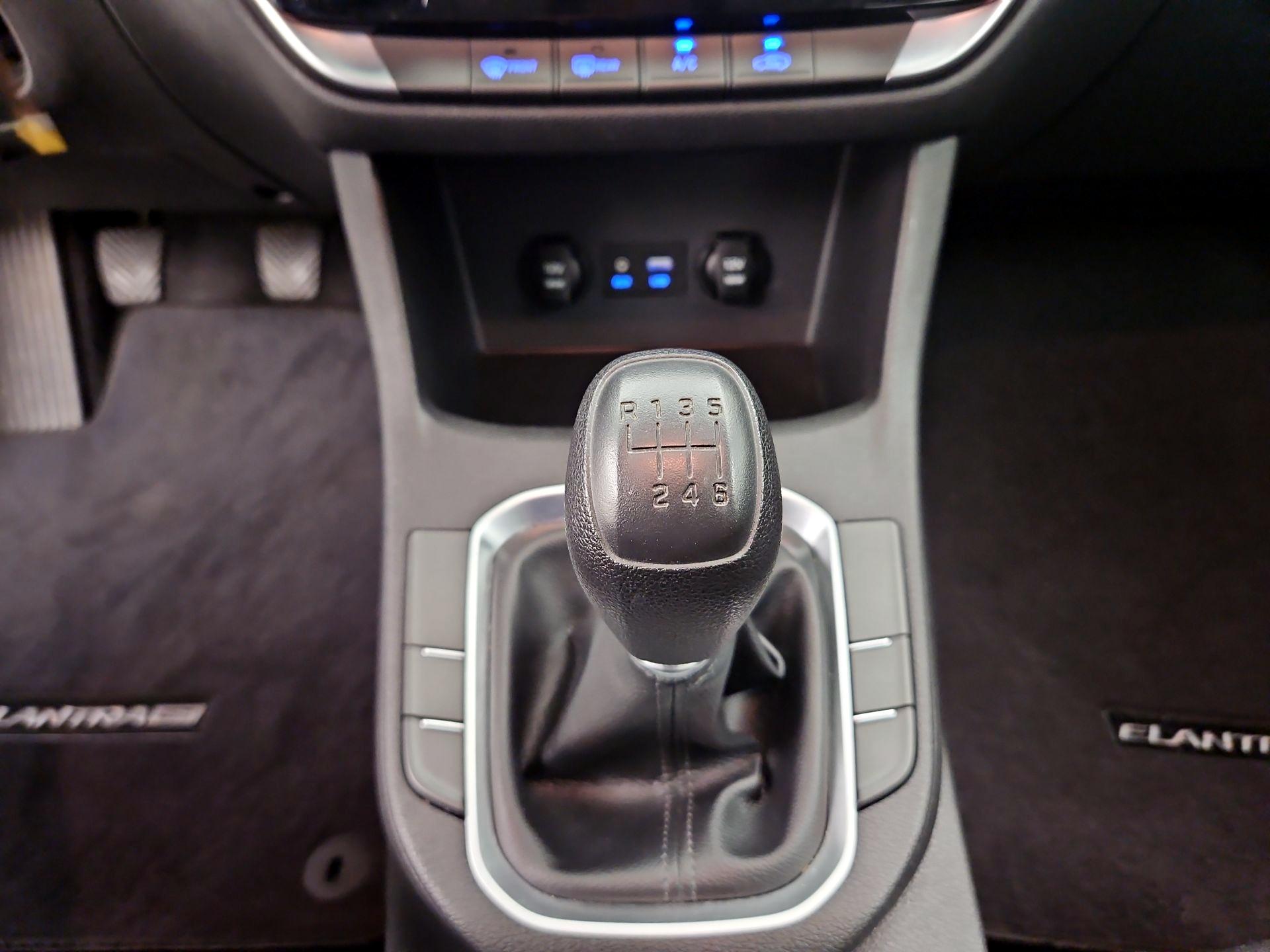 Thumbnail: 2018 Hyundai Elantra - 17