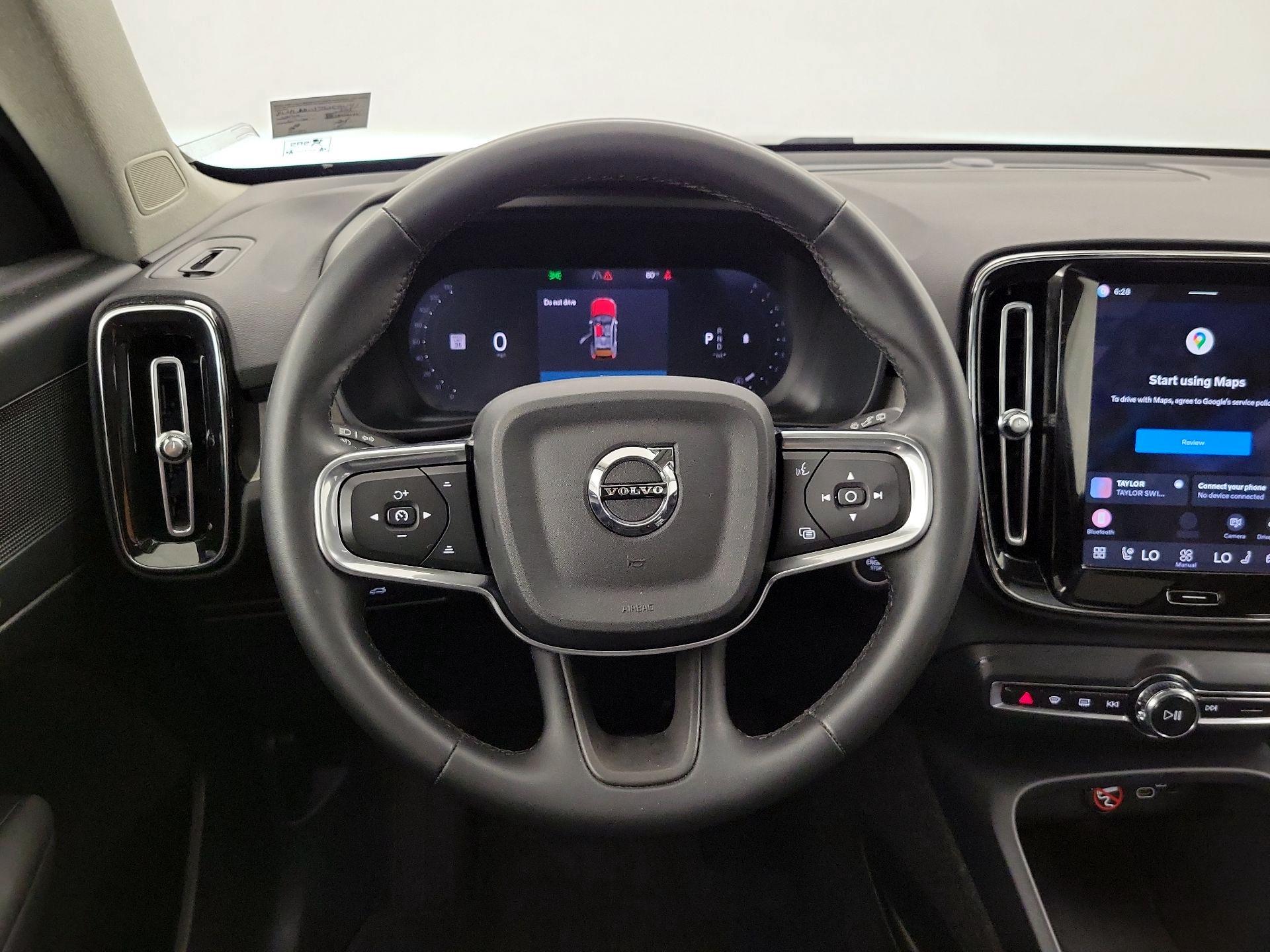 Thumbnail: 2025 Volvo XC40 - 10