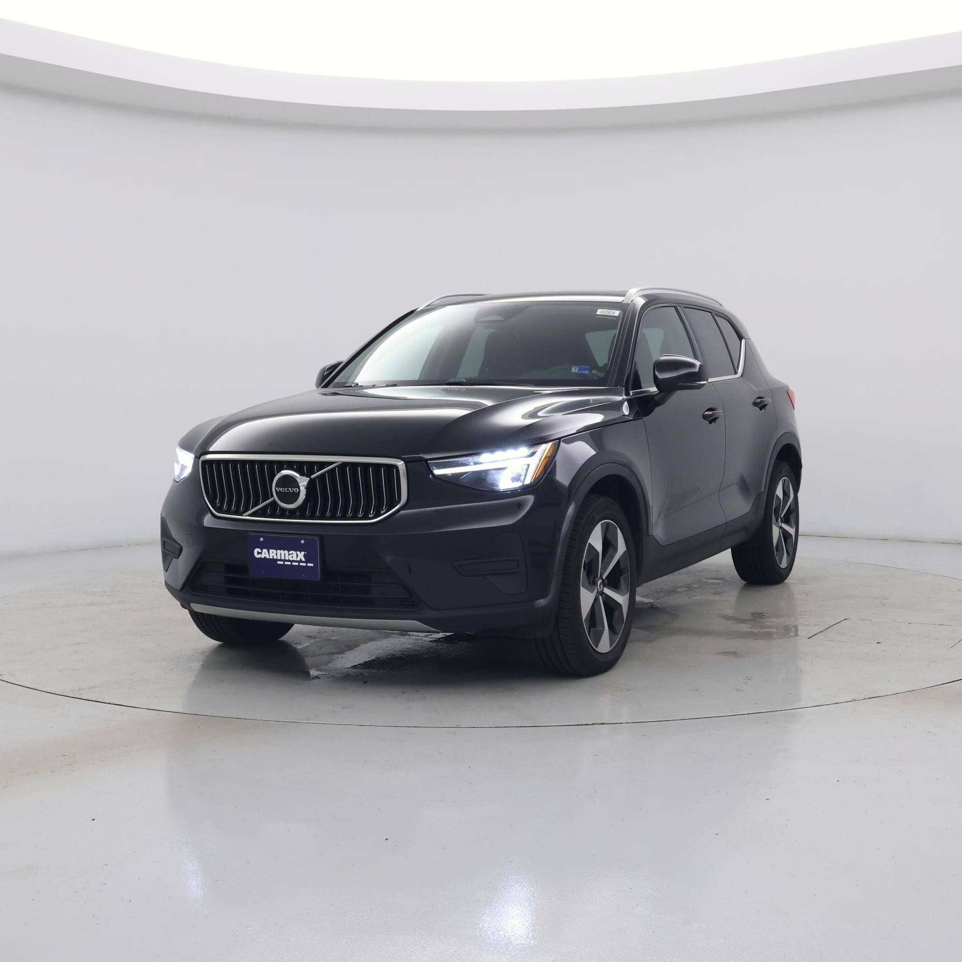 Thumbnail: 2025 Volvo XC40 - 4