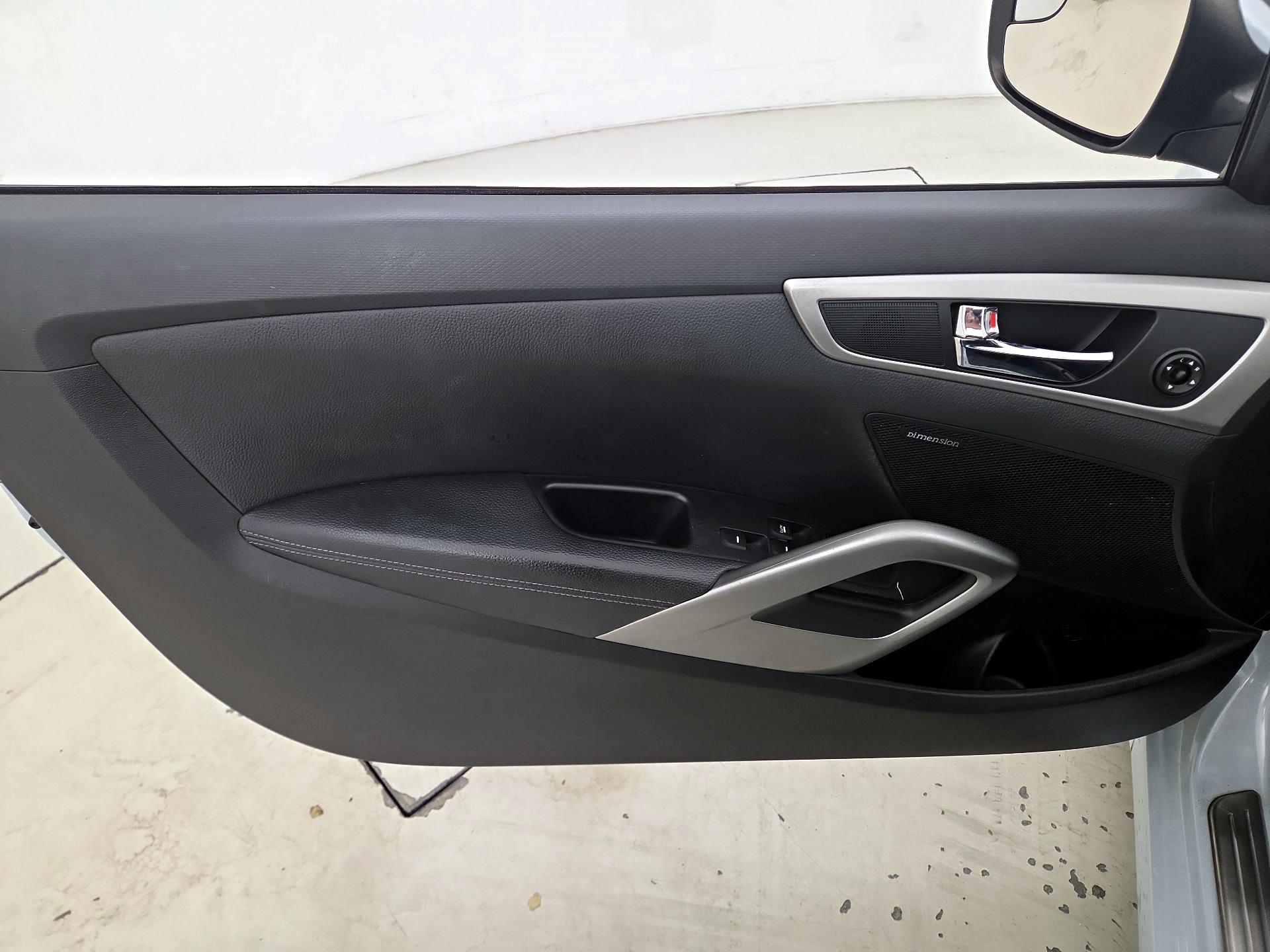 Thumbnail: 2015 Hyundai Veloster - 12