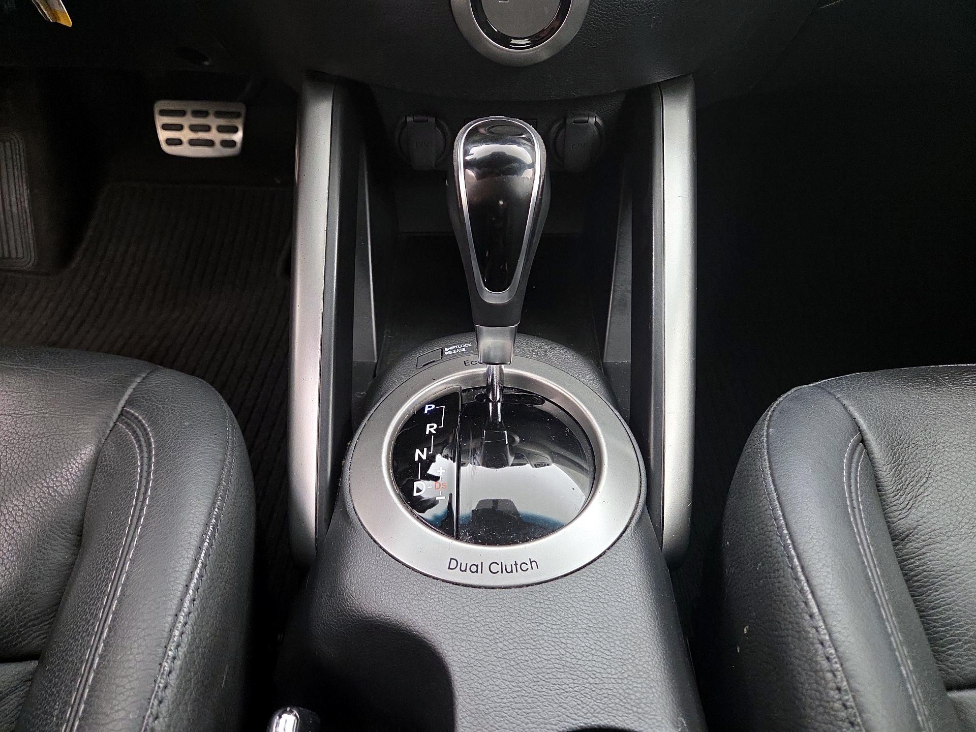 Thumbnail: 2015 Hyundai Veloster - 17