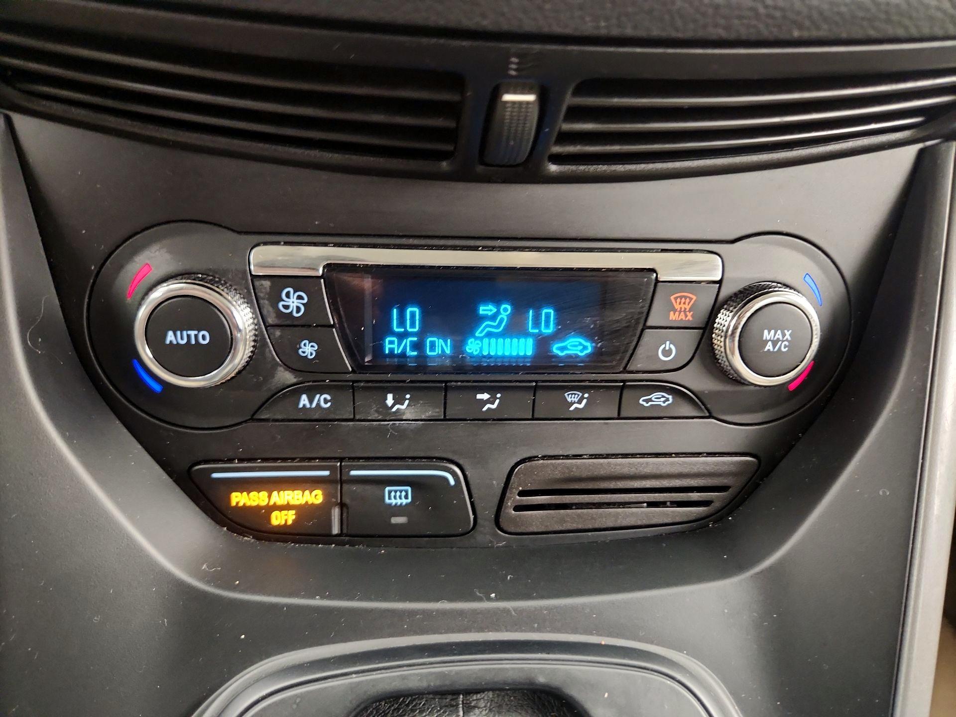 Thumbnail: 2016 Ford Escape - 15