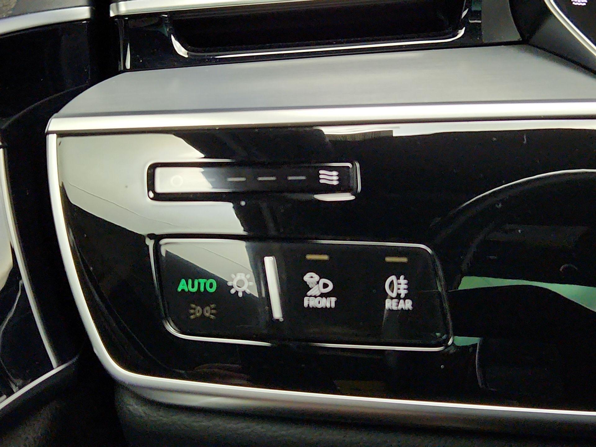 Thumbnail: 2020 Audi A8 - 13