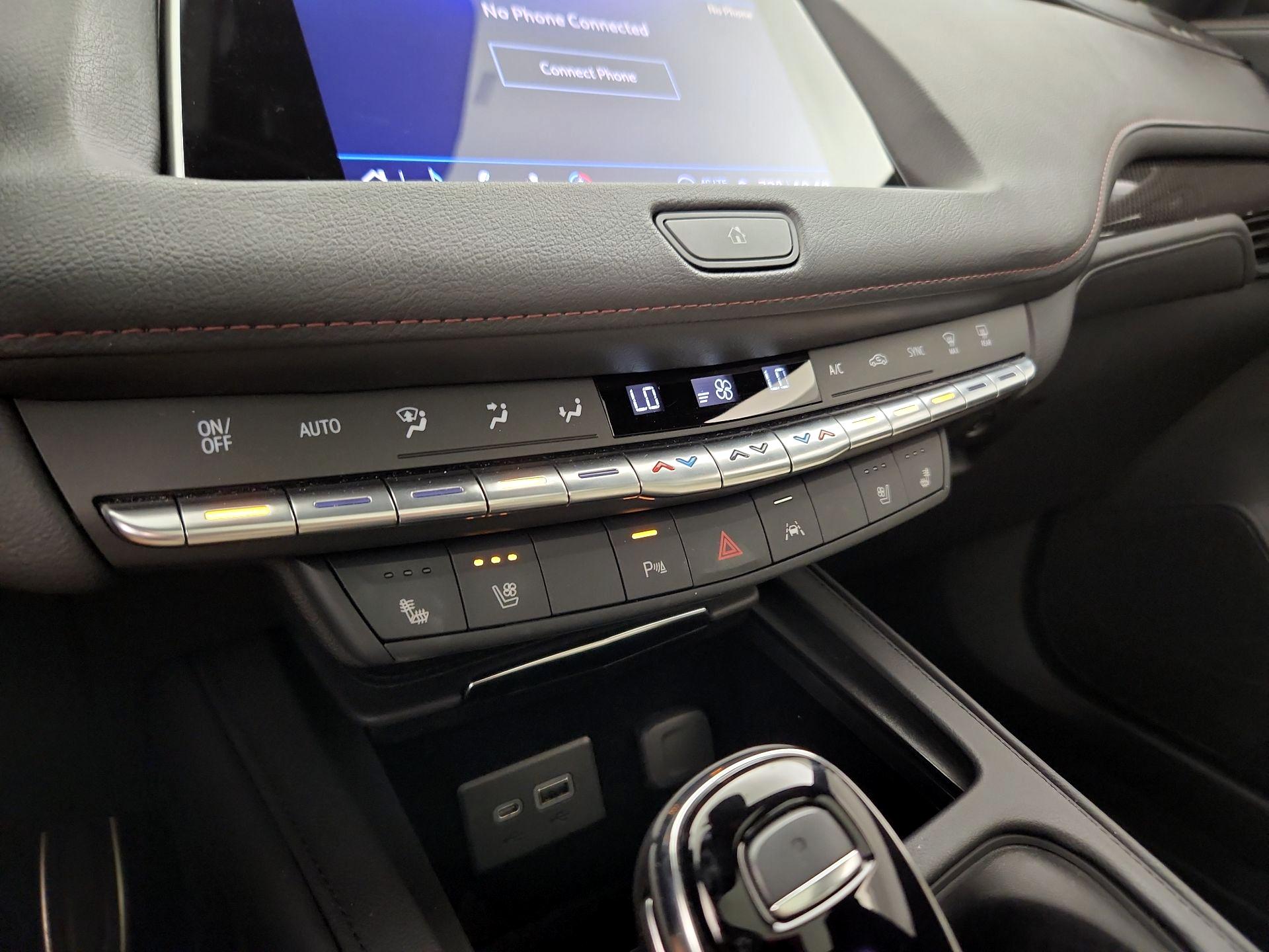 Thumbnail: 2023 Cadillac XT4 - 16