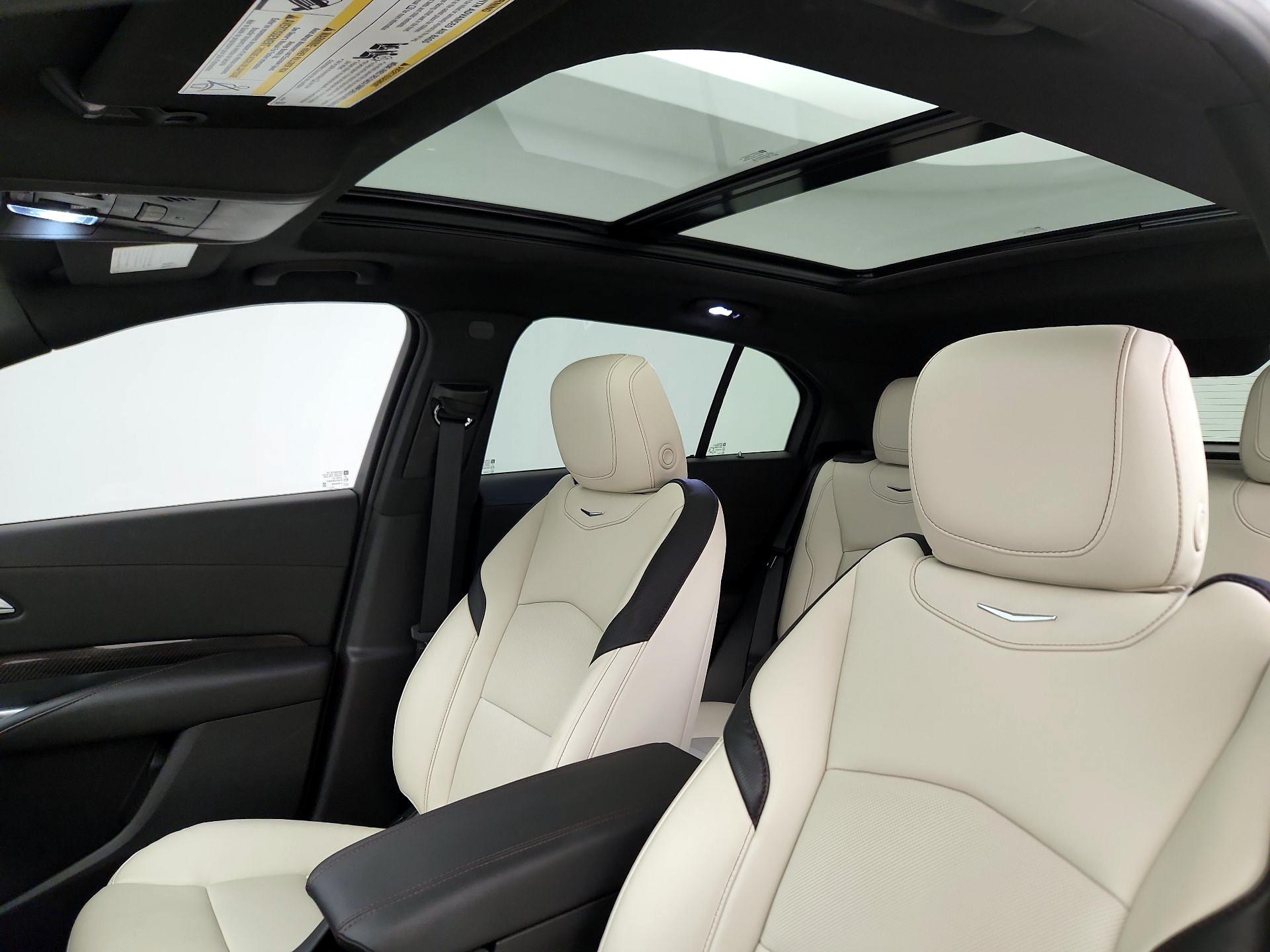 Thumbnail: 2023 Cadillac XT4 - 19