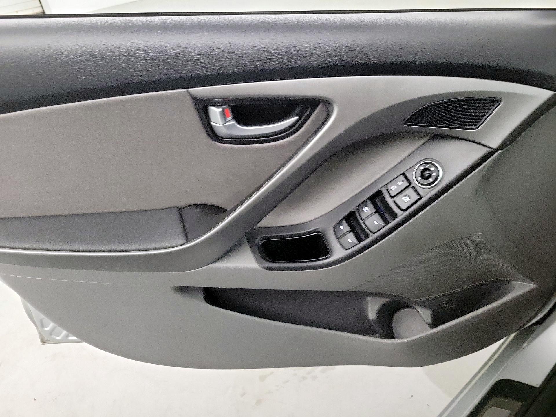 Thumbnail: 2016 Hyundai Elantra - 12