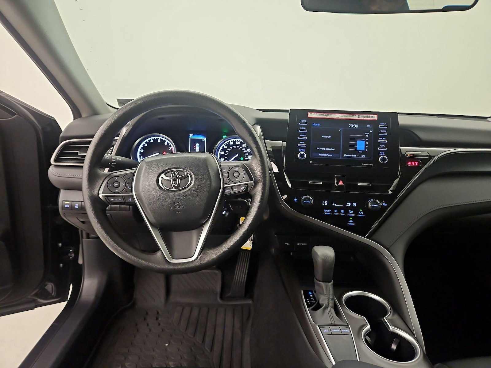 2024 Toyota Camry LE - Photo 10