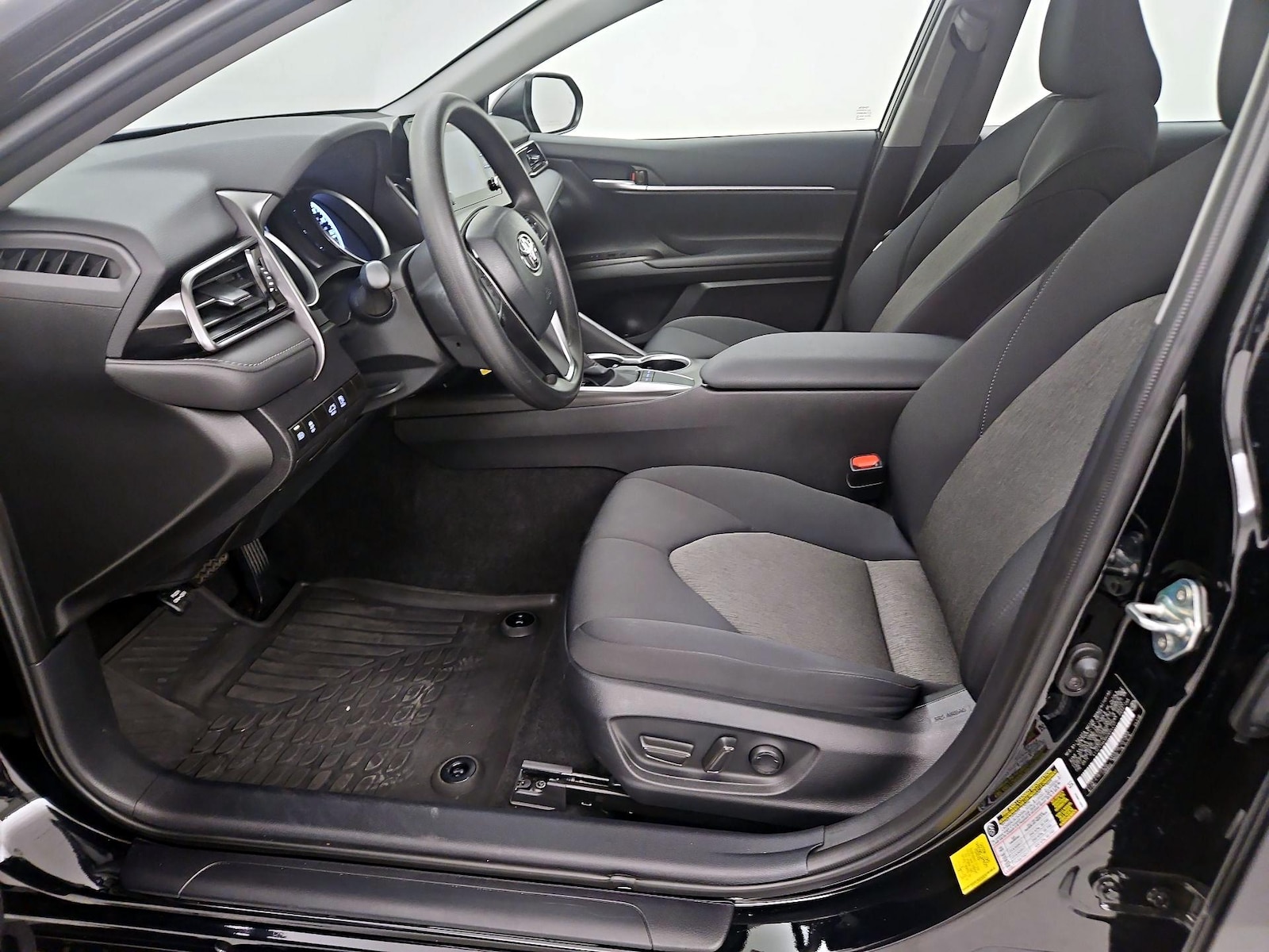 2024 Toyota Camry LE - Photo 12