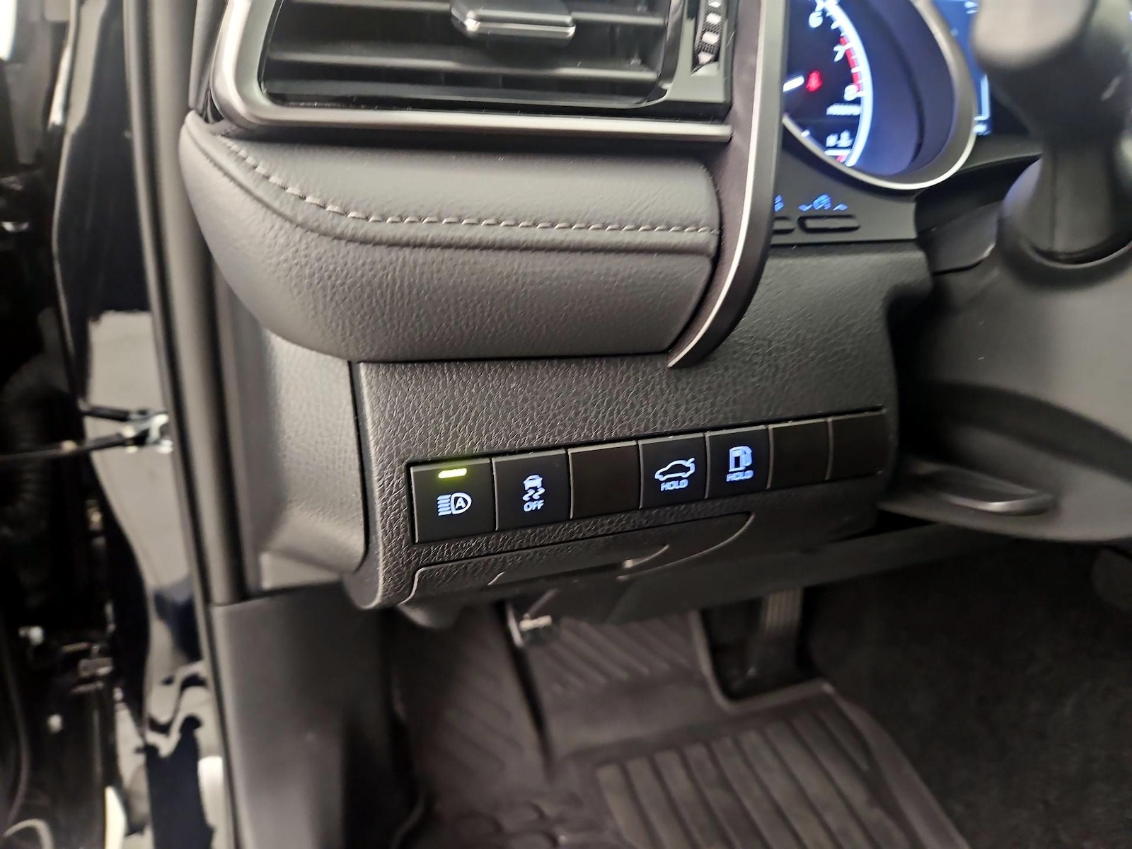 2024 Toyota Camry LE - Photo 14