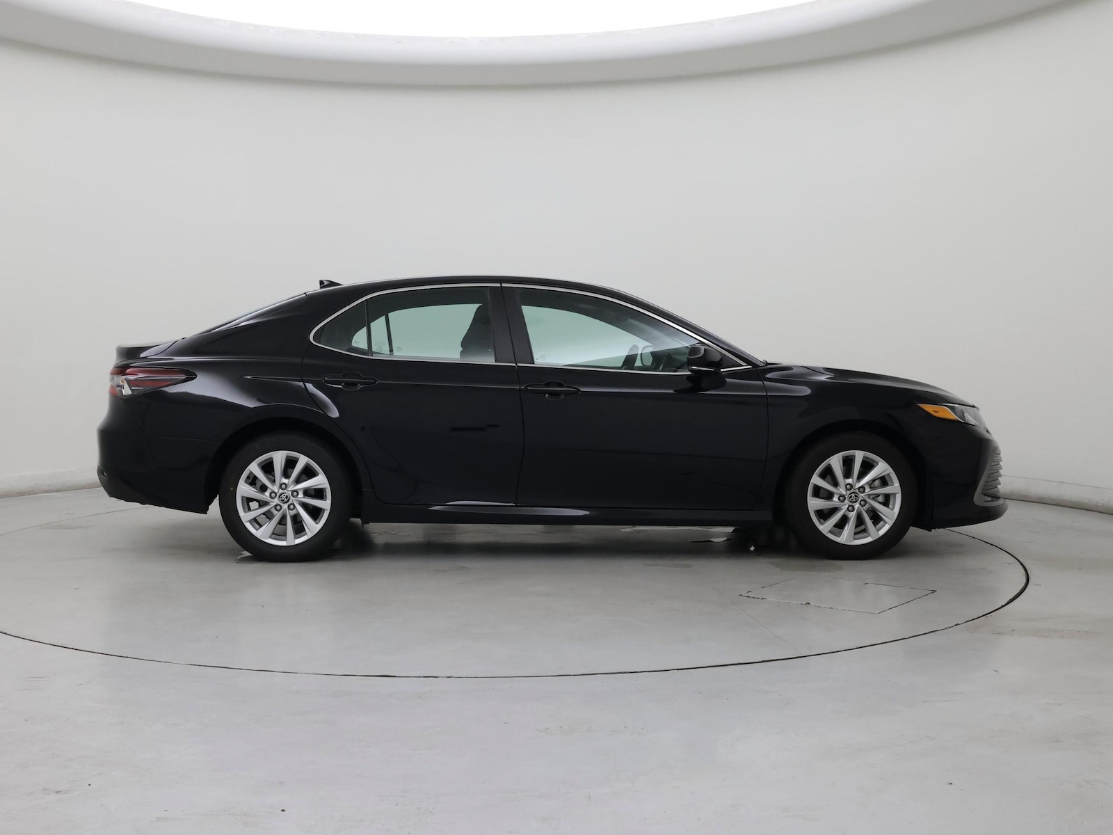 2024 Toyota Camry LE - Photo 8