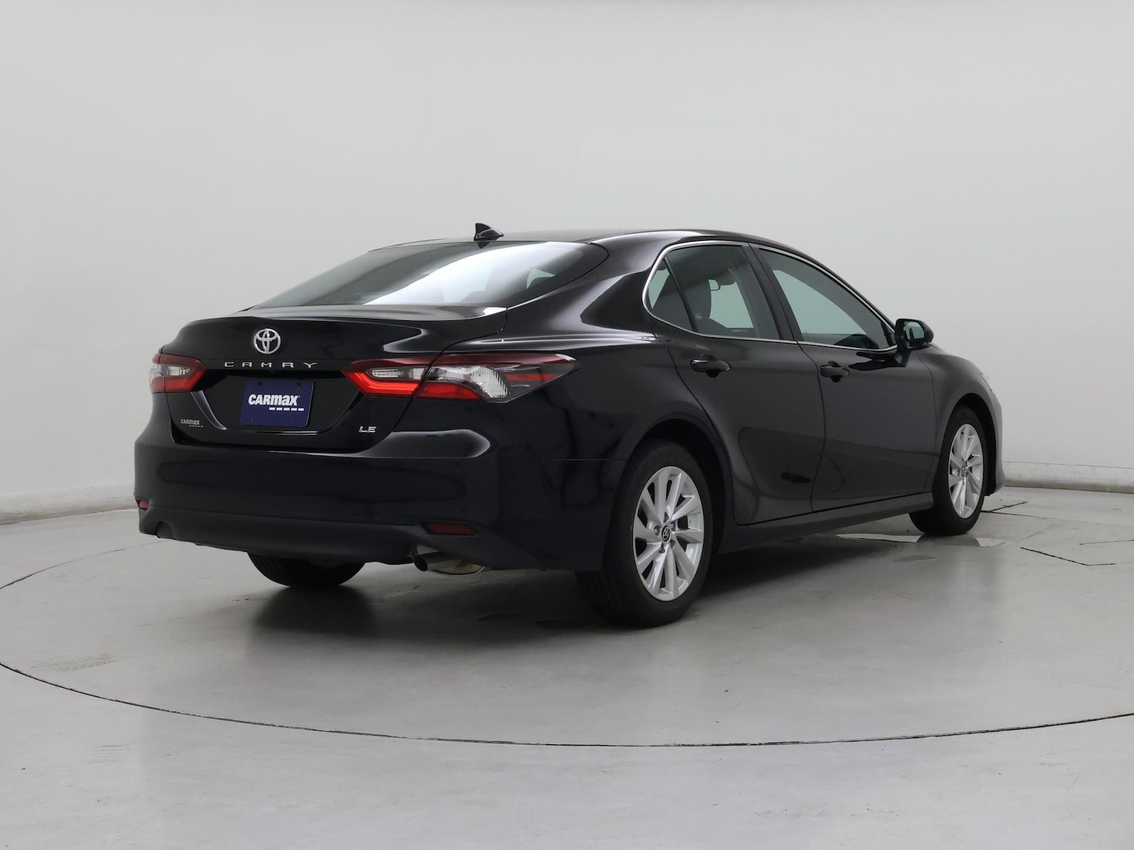 2024 Toyota Camry LE - Photo 9