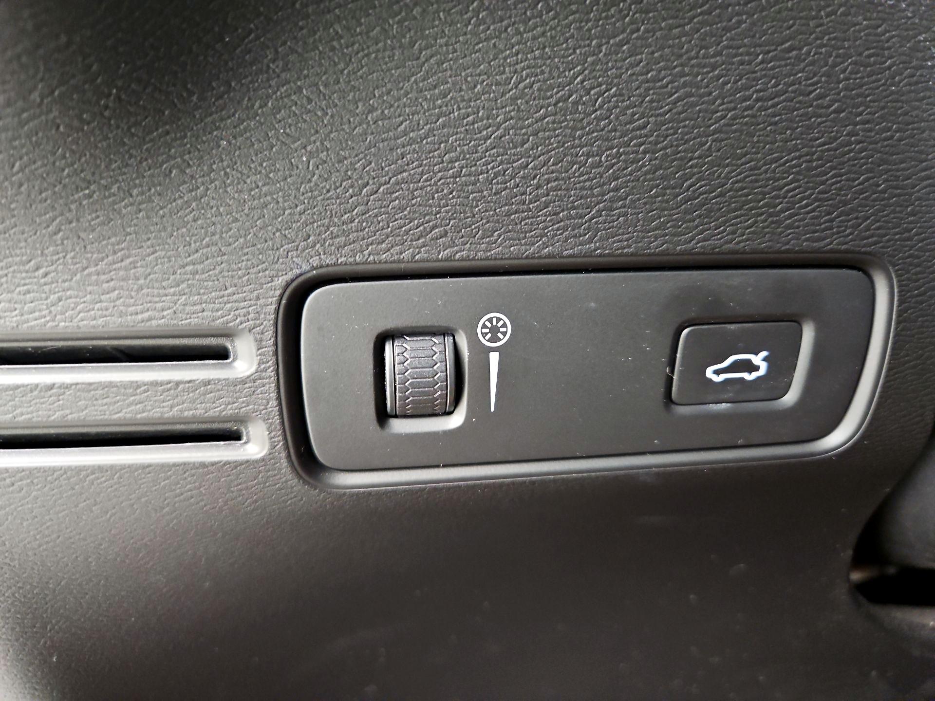 Thumbnail: 2019 Volvo XC40 - 13