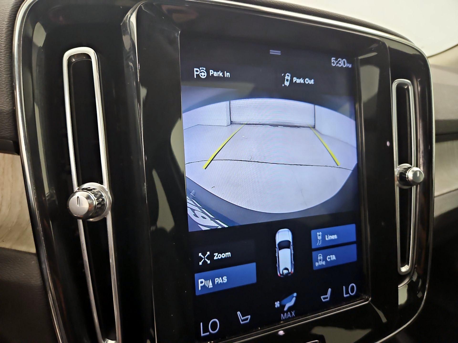 Thumbnail: 2019 Volvo XC40 - 14