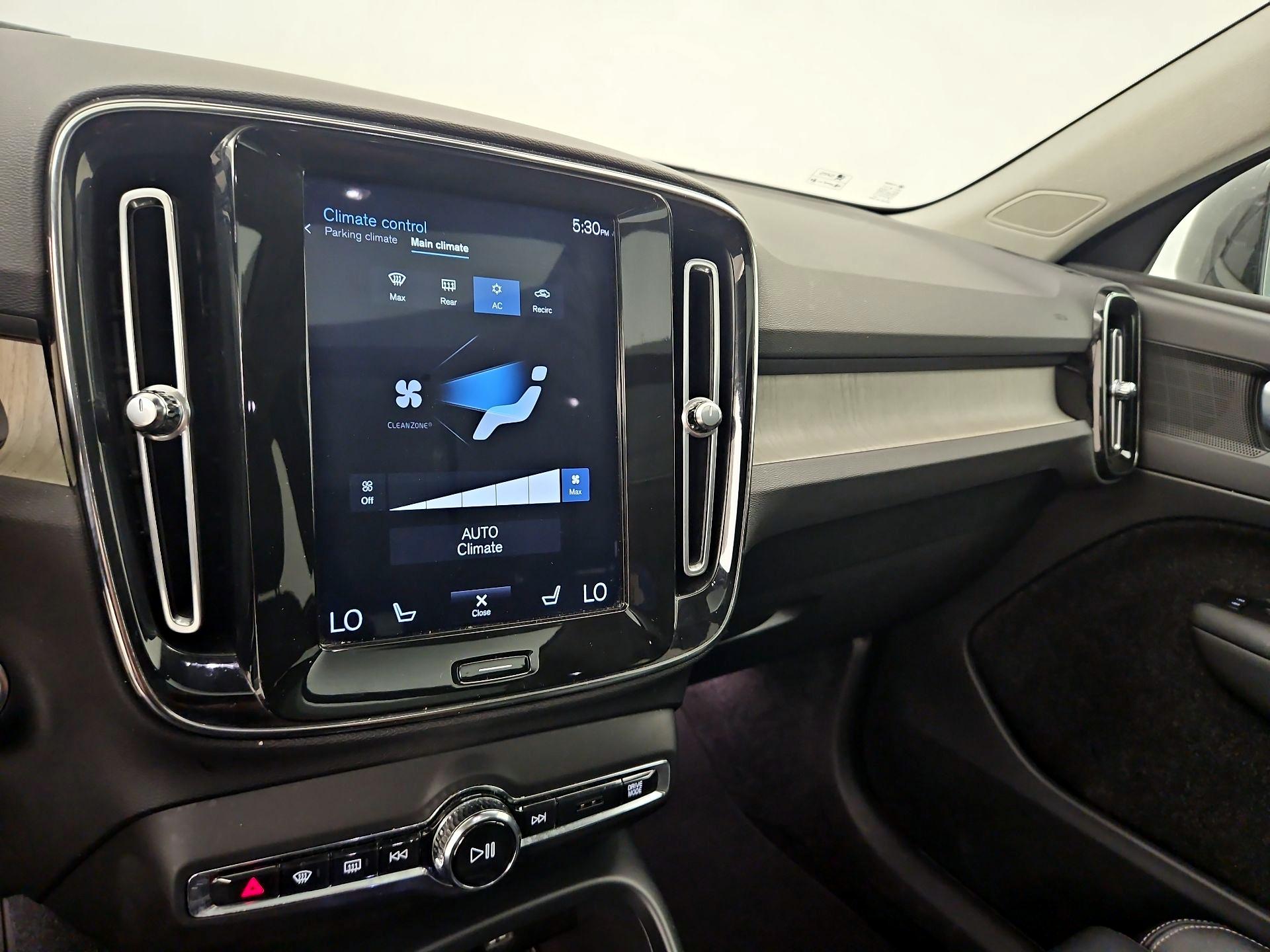 Thumbnail: 2019 Volvo XC40 - 15