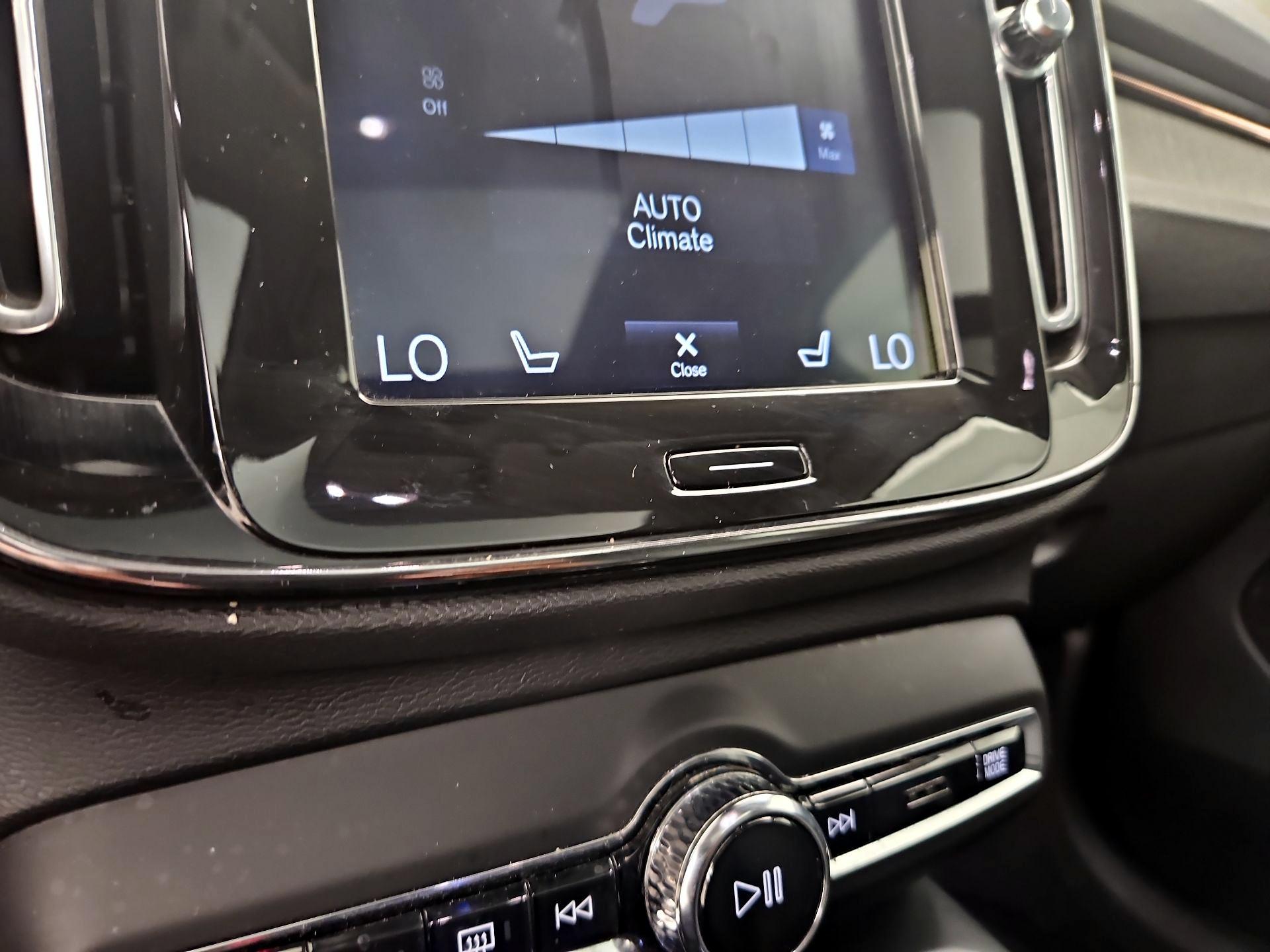 Thumbnail: 2019 Volvo XC40 - 16