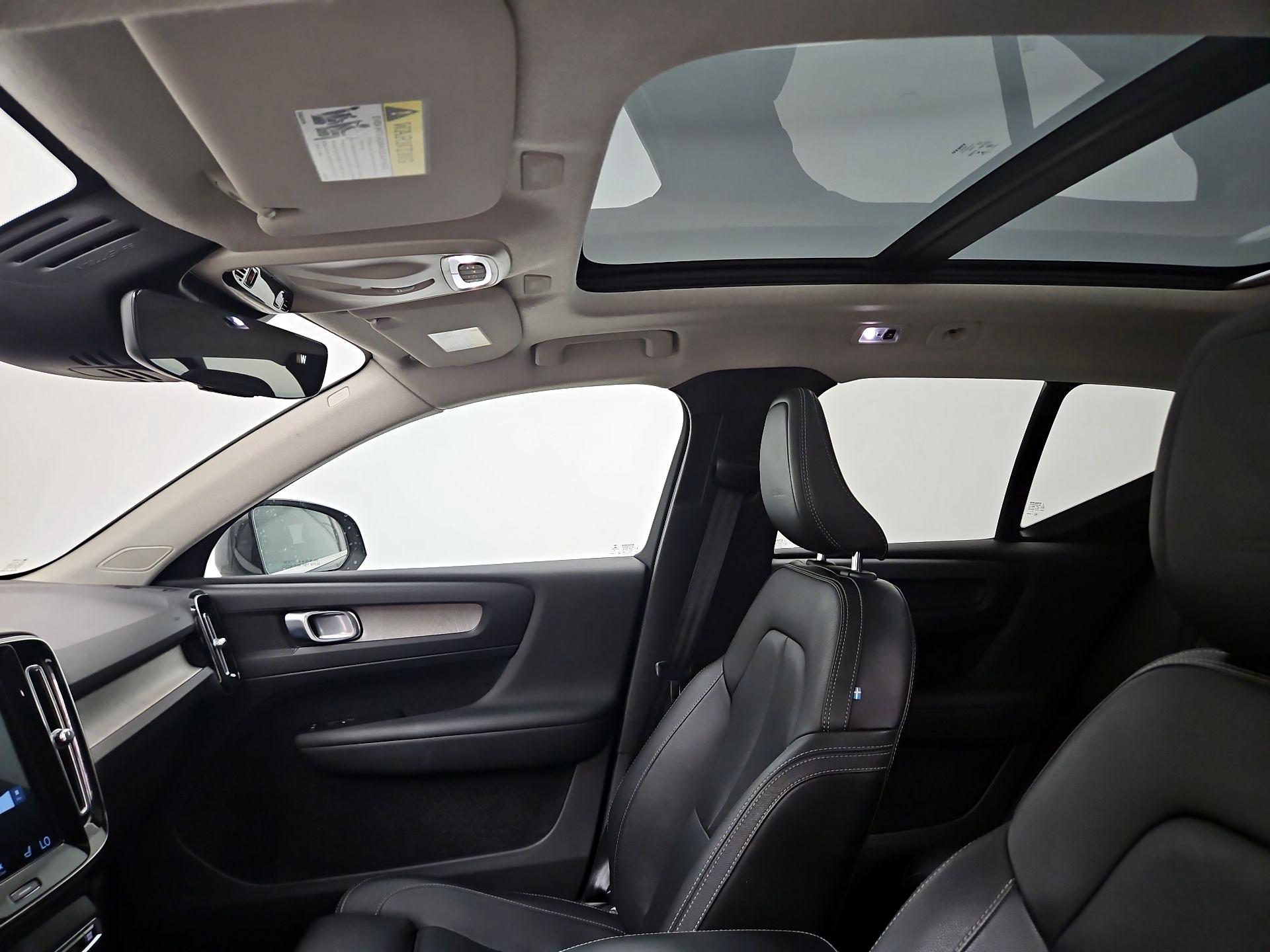 Thumbnail: 2019 Volvo XC40 - 19