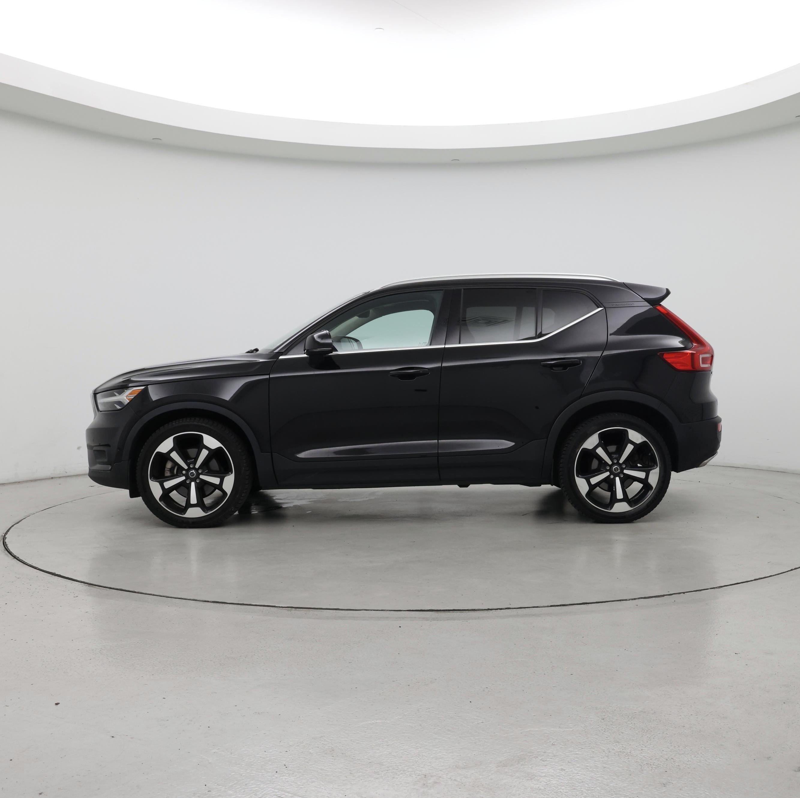 Thumbnail: 2019 Volvo XC40 - 3