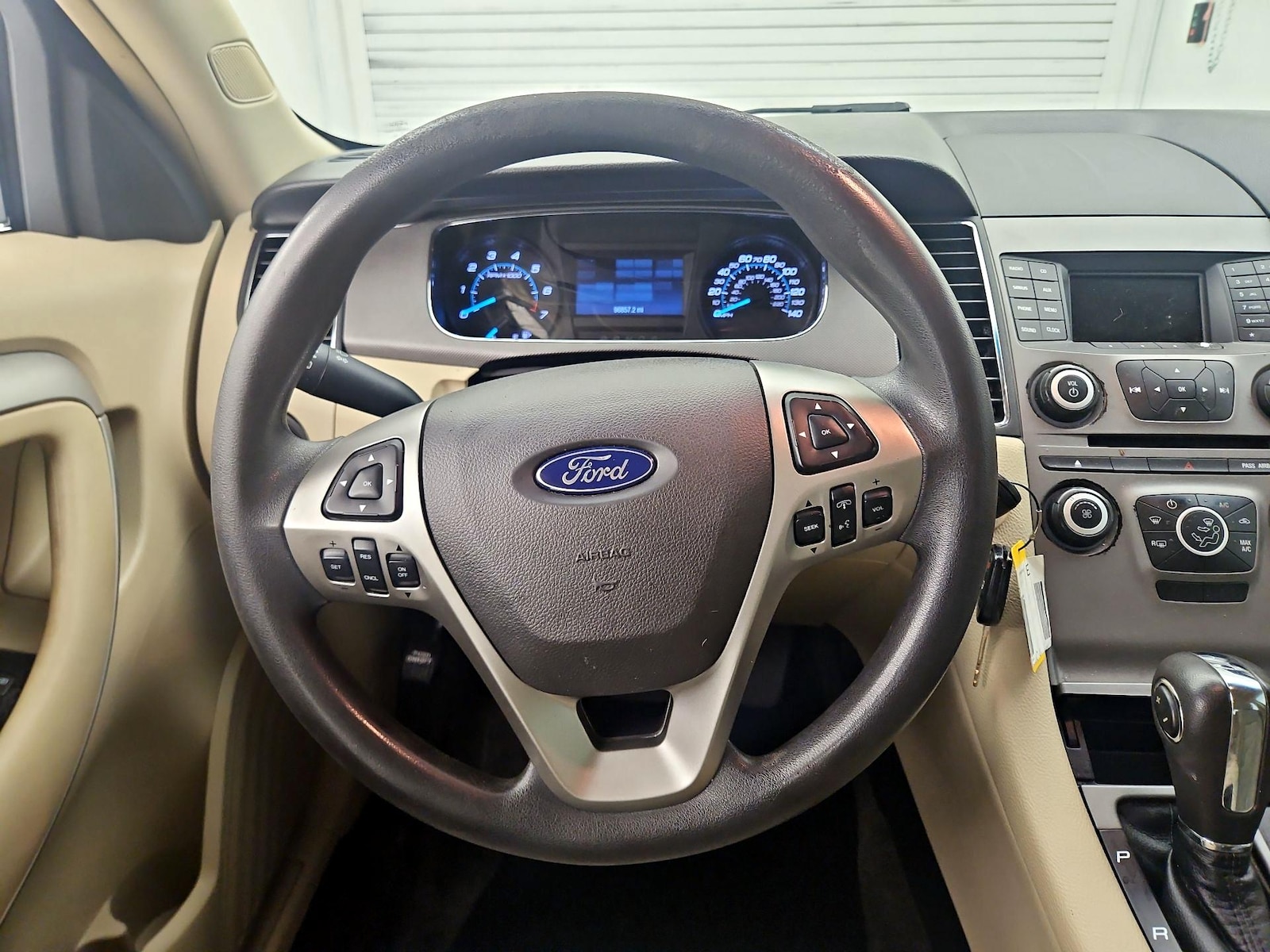 2018 Ford Taurus SE - Photo 11