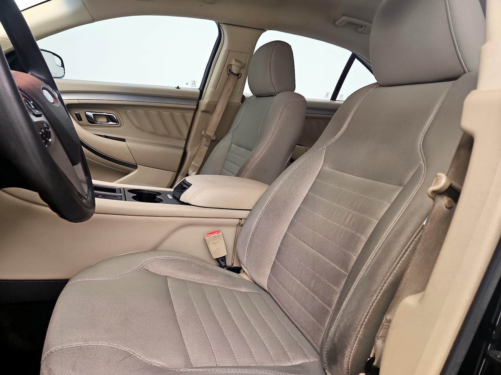 2018 Ford Taurus SE - Photo 12