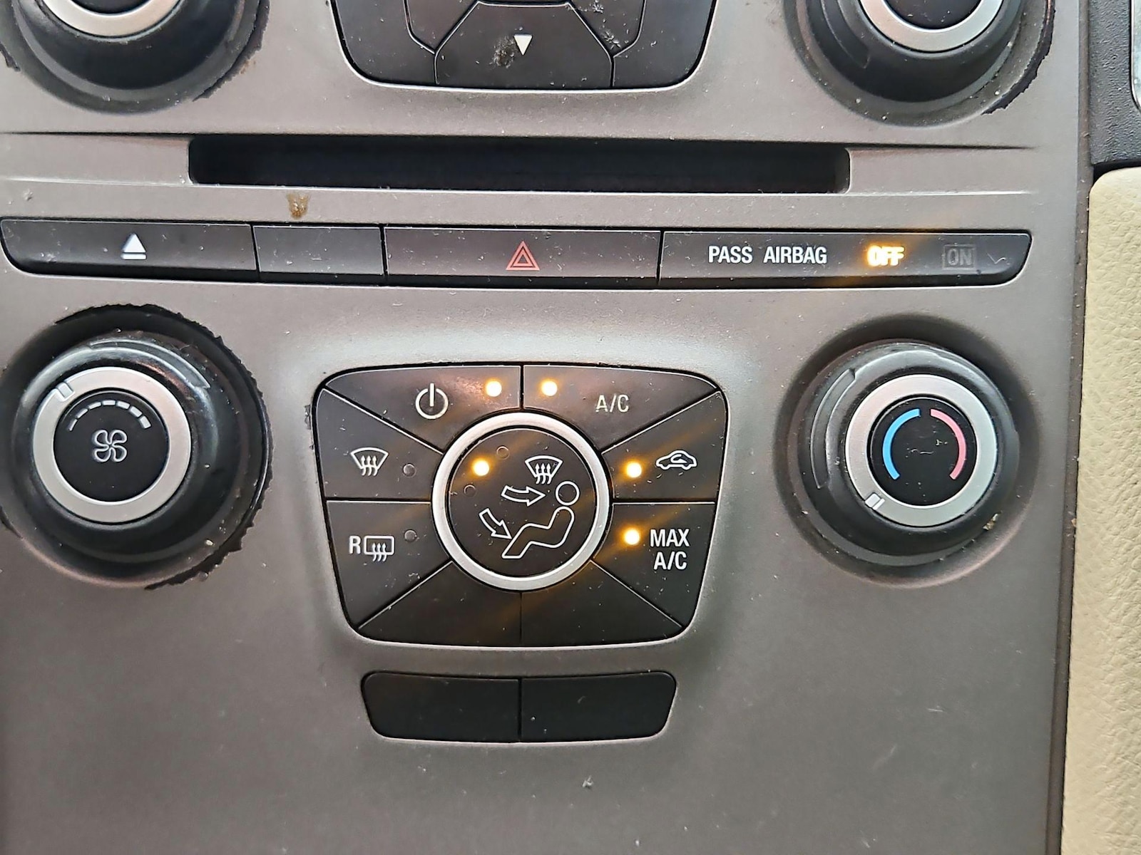 2018 Ford Taurus SE - Photo 17