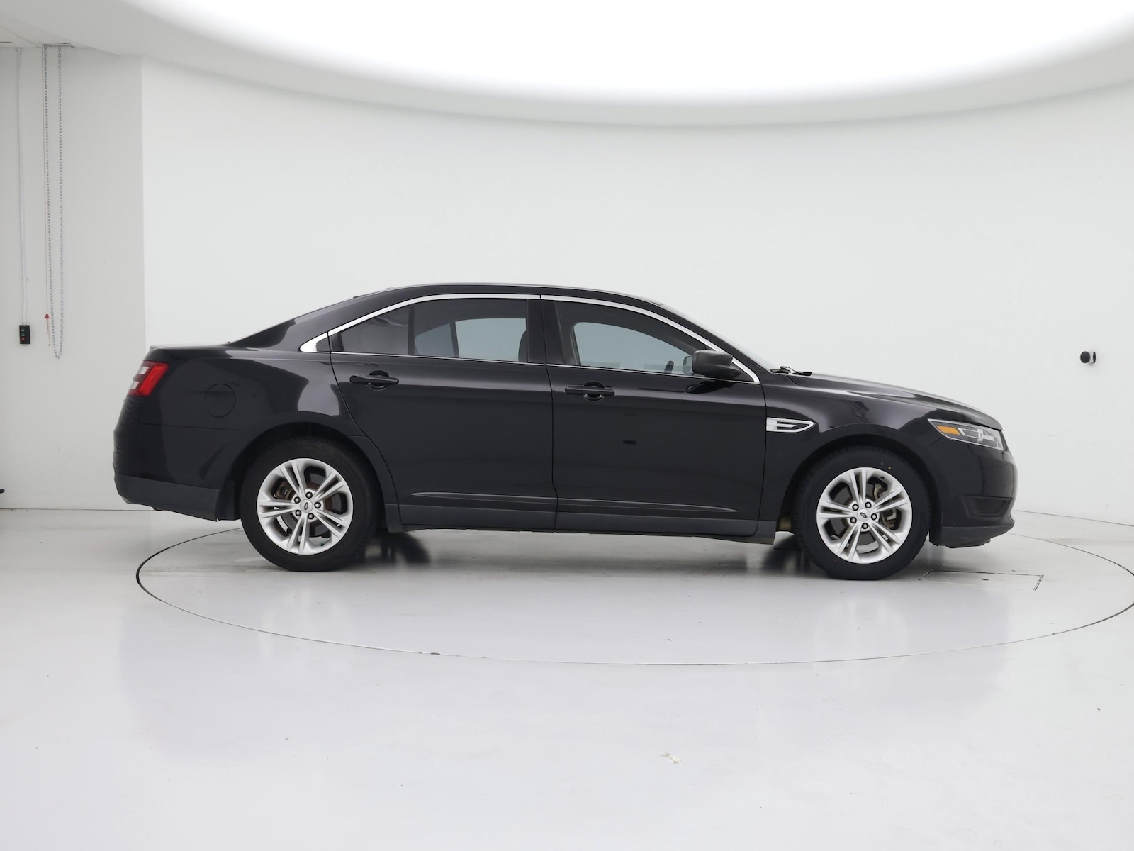 2018 Ford Taurus SE - Photo 8