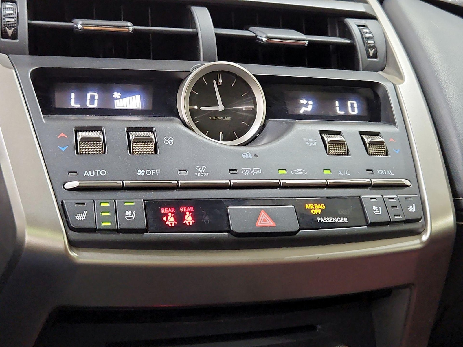 2021 Lexus NX 300 - Photo 17