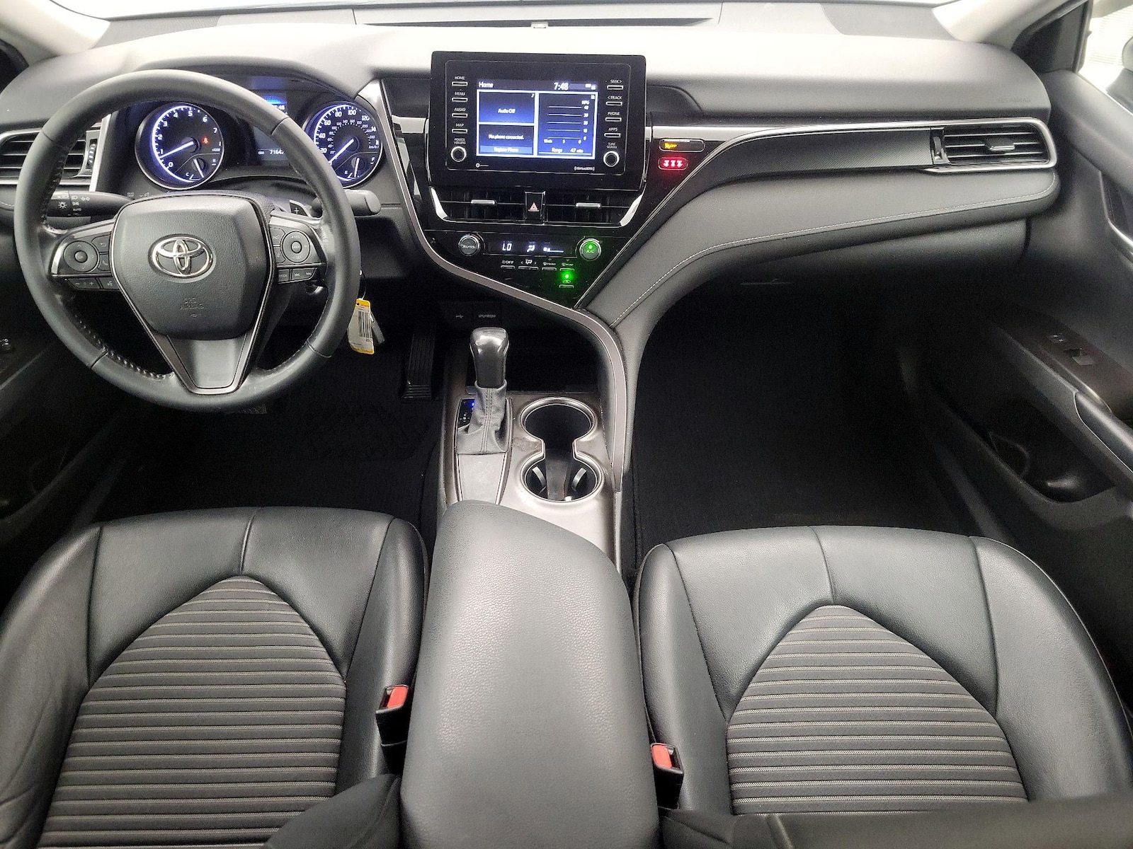 2021 Toyota Camry SE - Photo 10