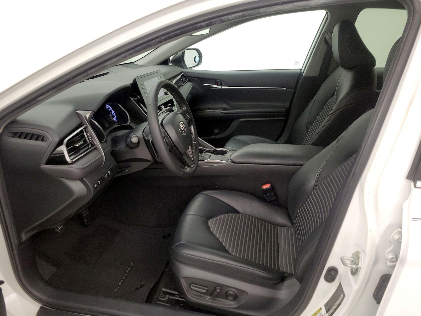 2021 Toyota Camry SE - Photo 12