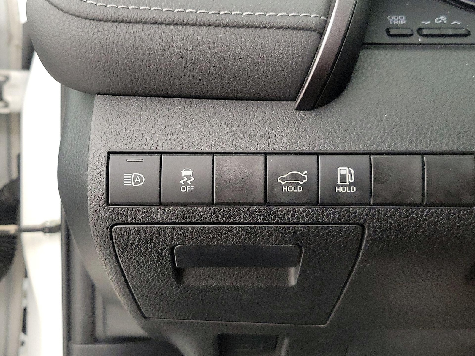 2021 Toyota Camry SE - Photo 14