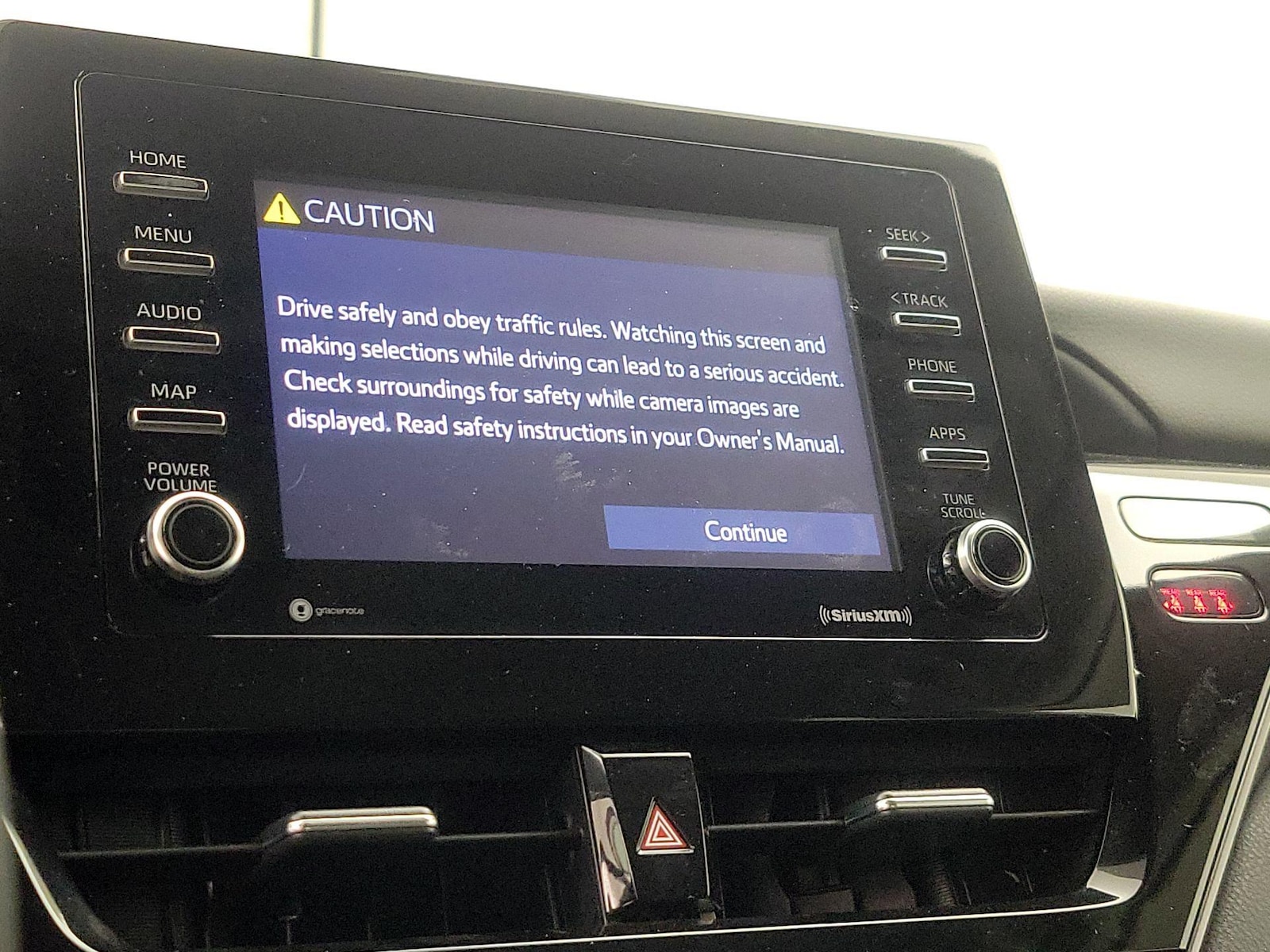 2021 Toyota Camry SE - Photo 16