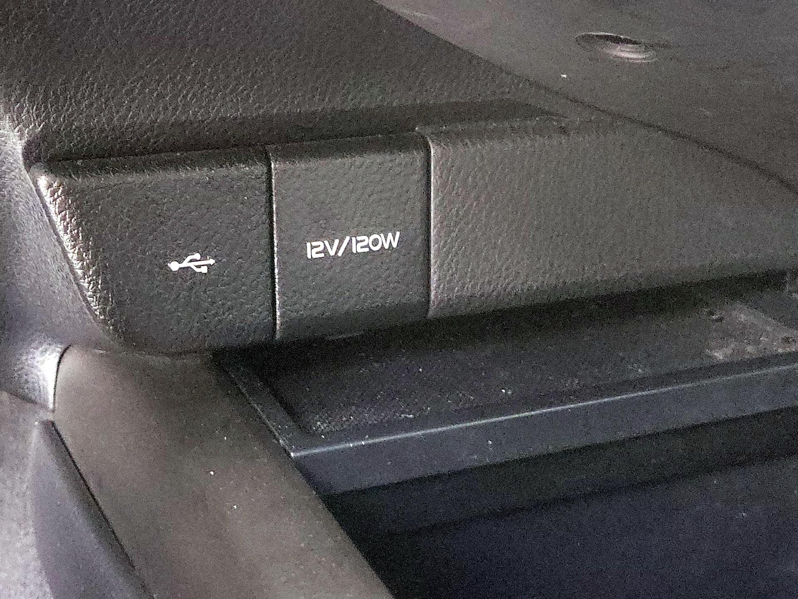 2021 Toyota Camry SE - Photo 19