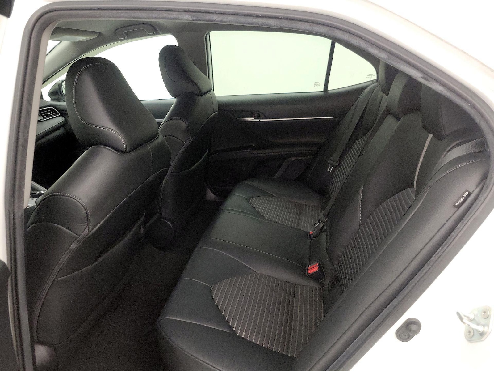 2021 Toyota Camry SE - Photo 20
