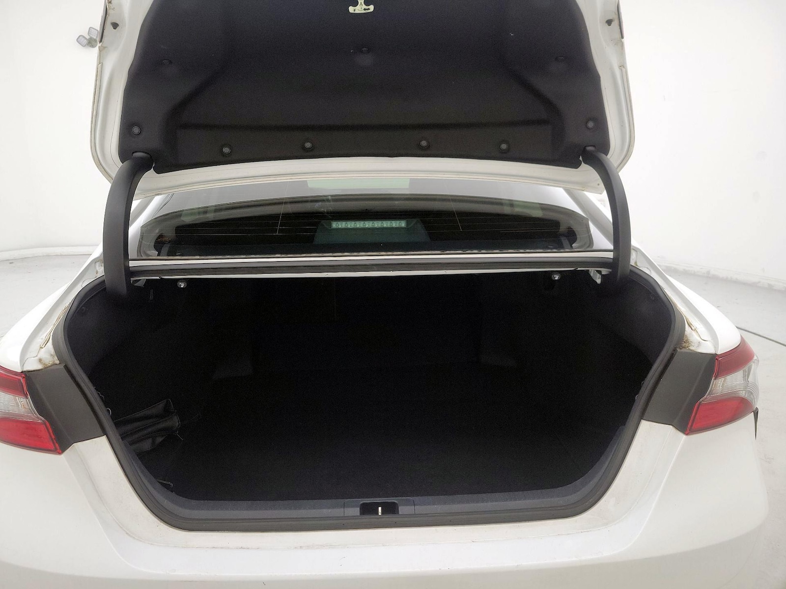 2021 Toyota Camry SE - Photo 21