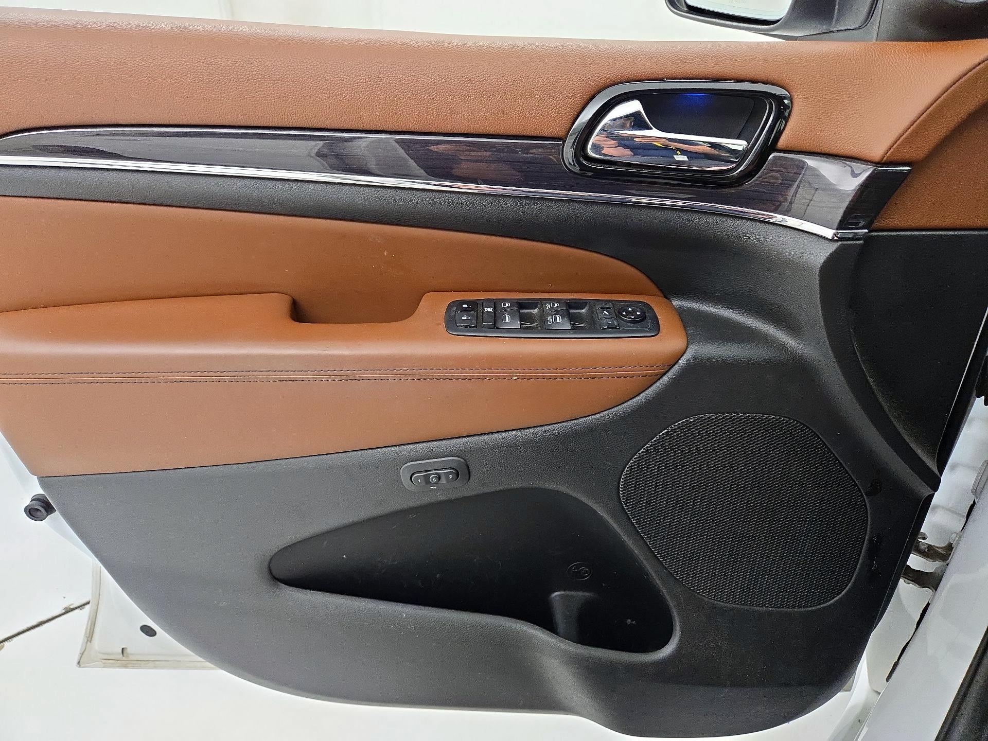 Thumbnail: 2020 Jeep Grand Cherokee - 12