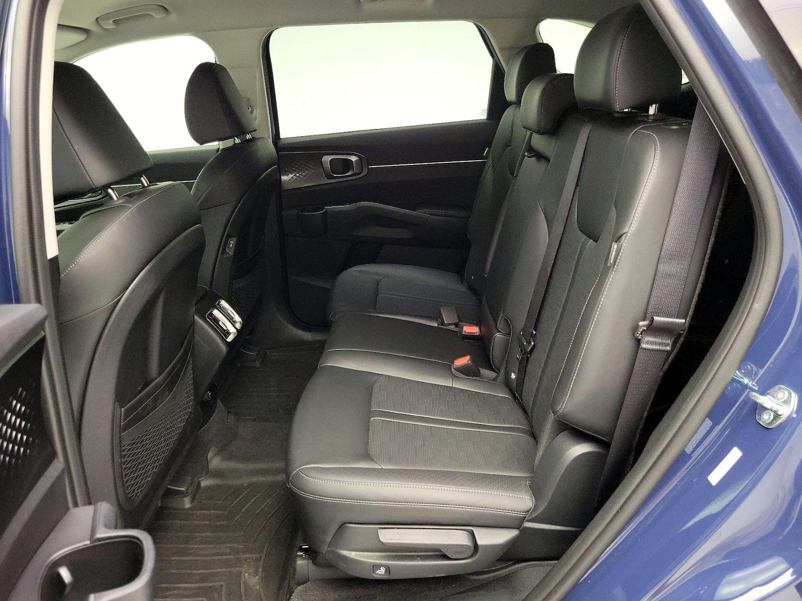 2025 Kia Sorento S - Photo 21