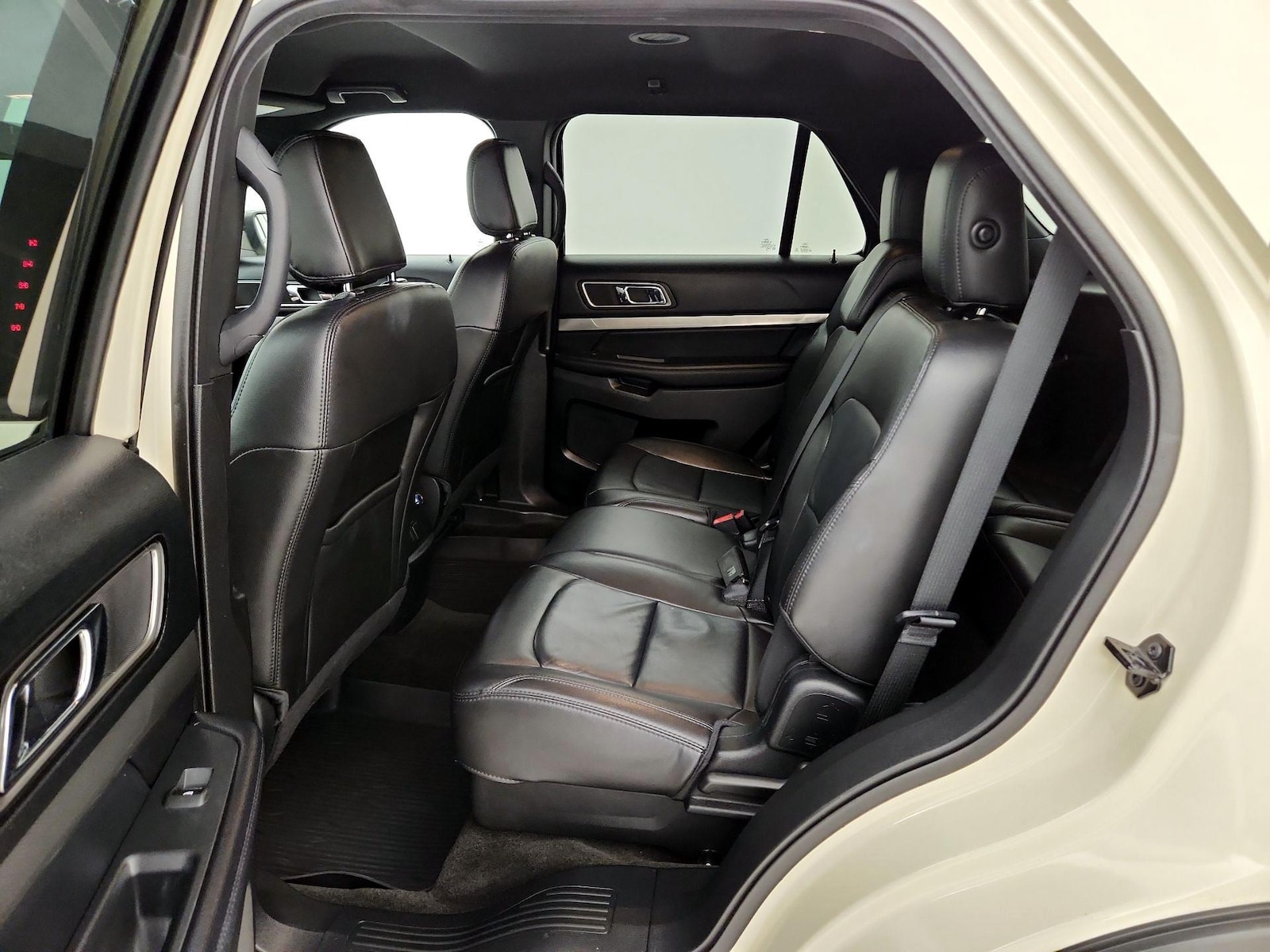 2018 Ford Explorer XLT - Photo 21