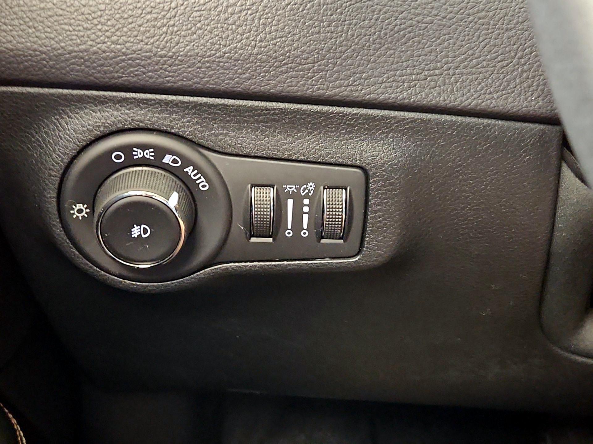 Thumbnail: 2018 Jeep Compass - 13