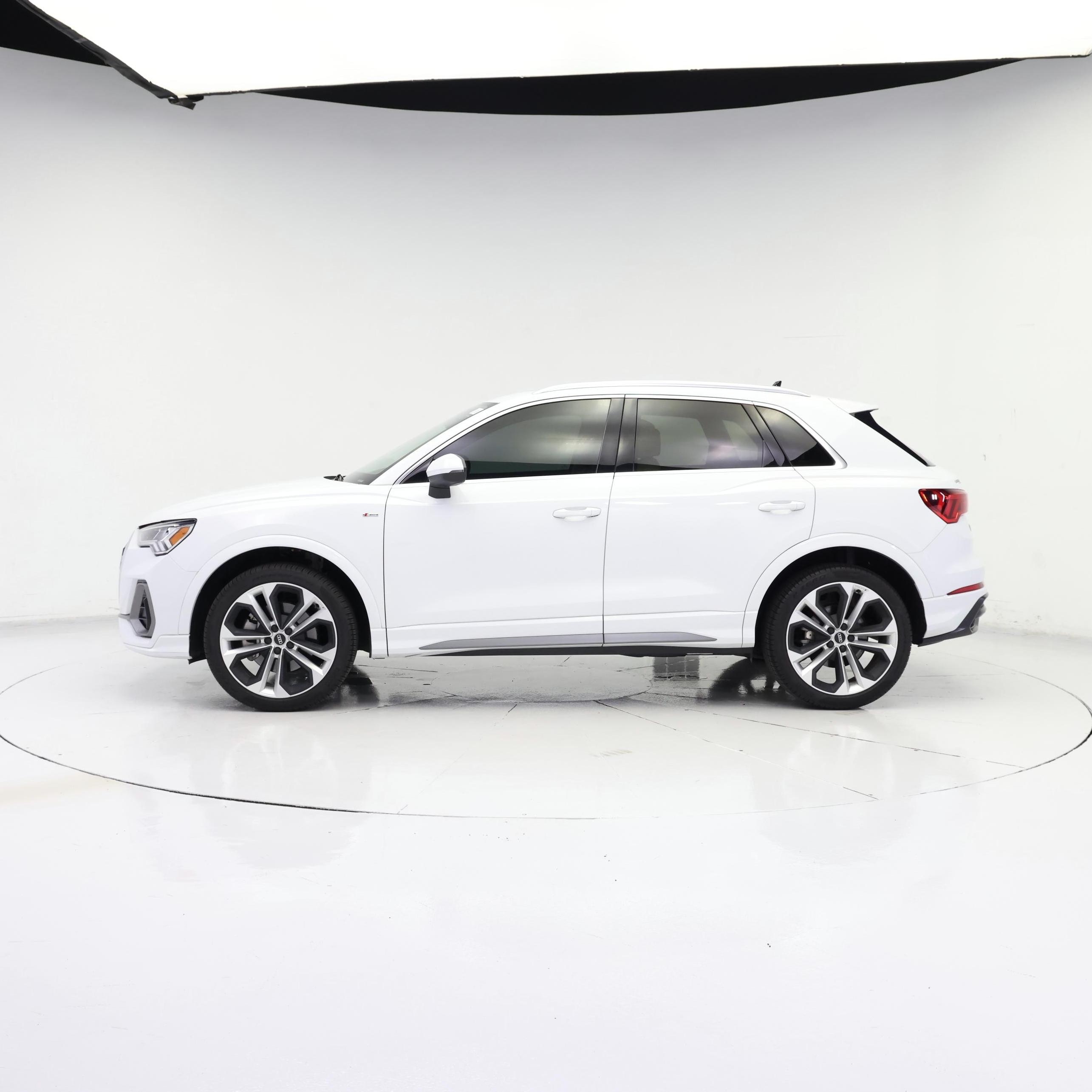 Thumbnail: 2021 Audi Q3 - 3