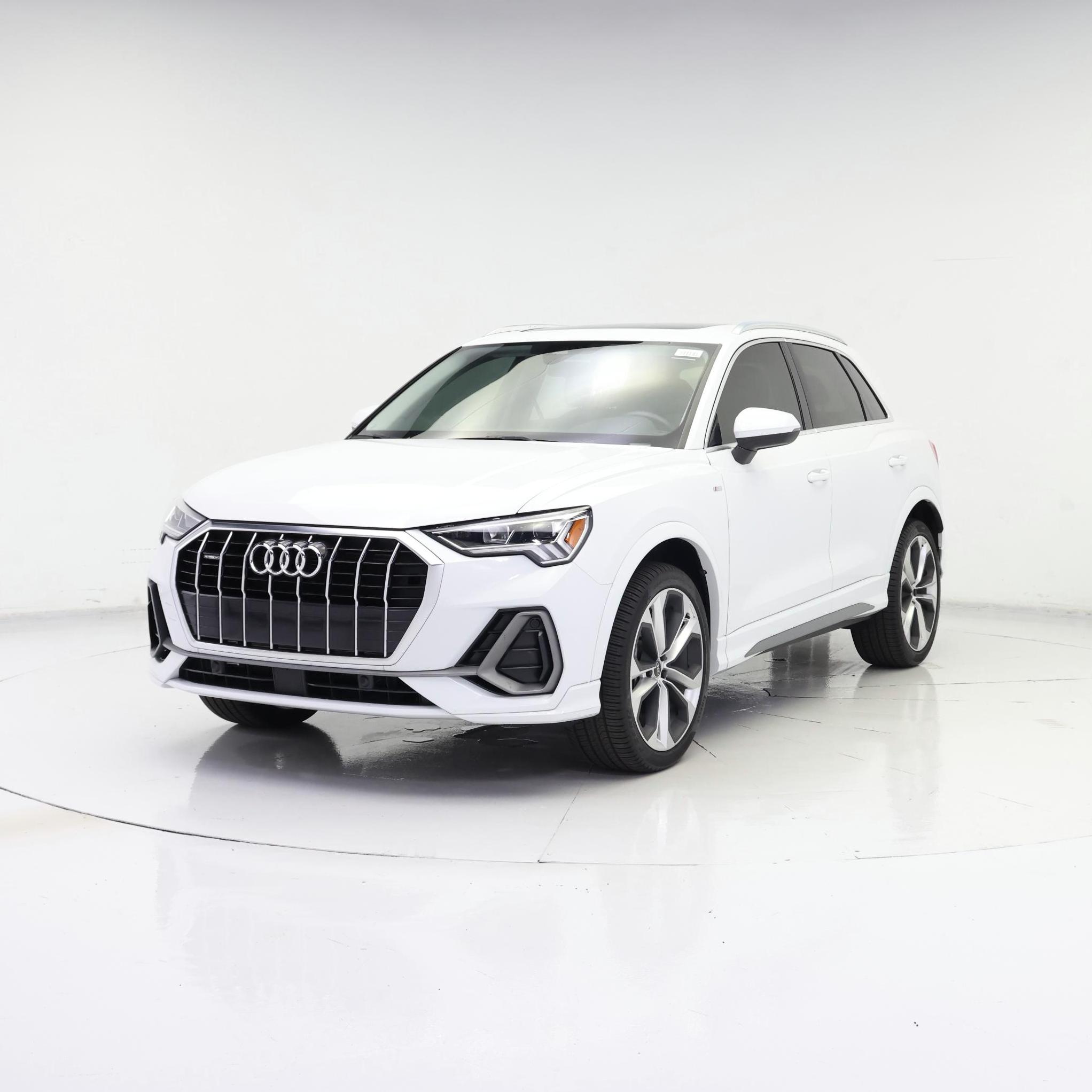 Thumbnail: 2021 Audi Q3 - 4