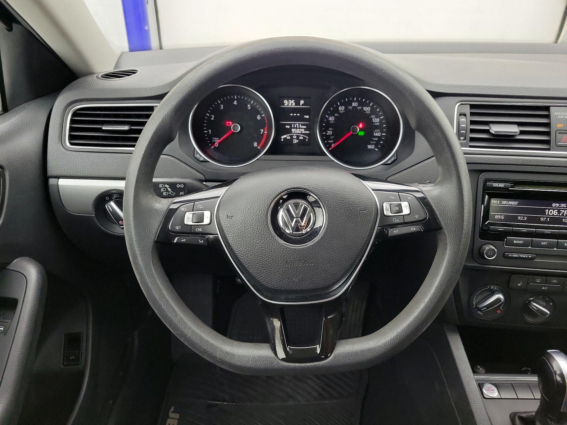 Thumbnail: 2015 Volkswagen Jetta - 10