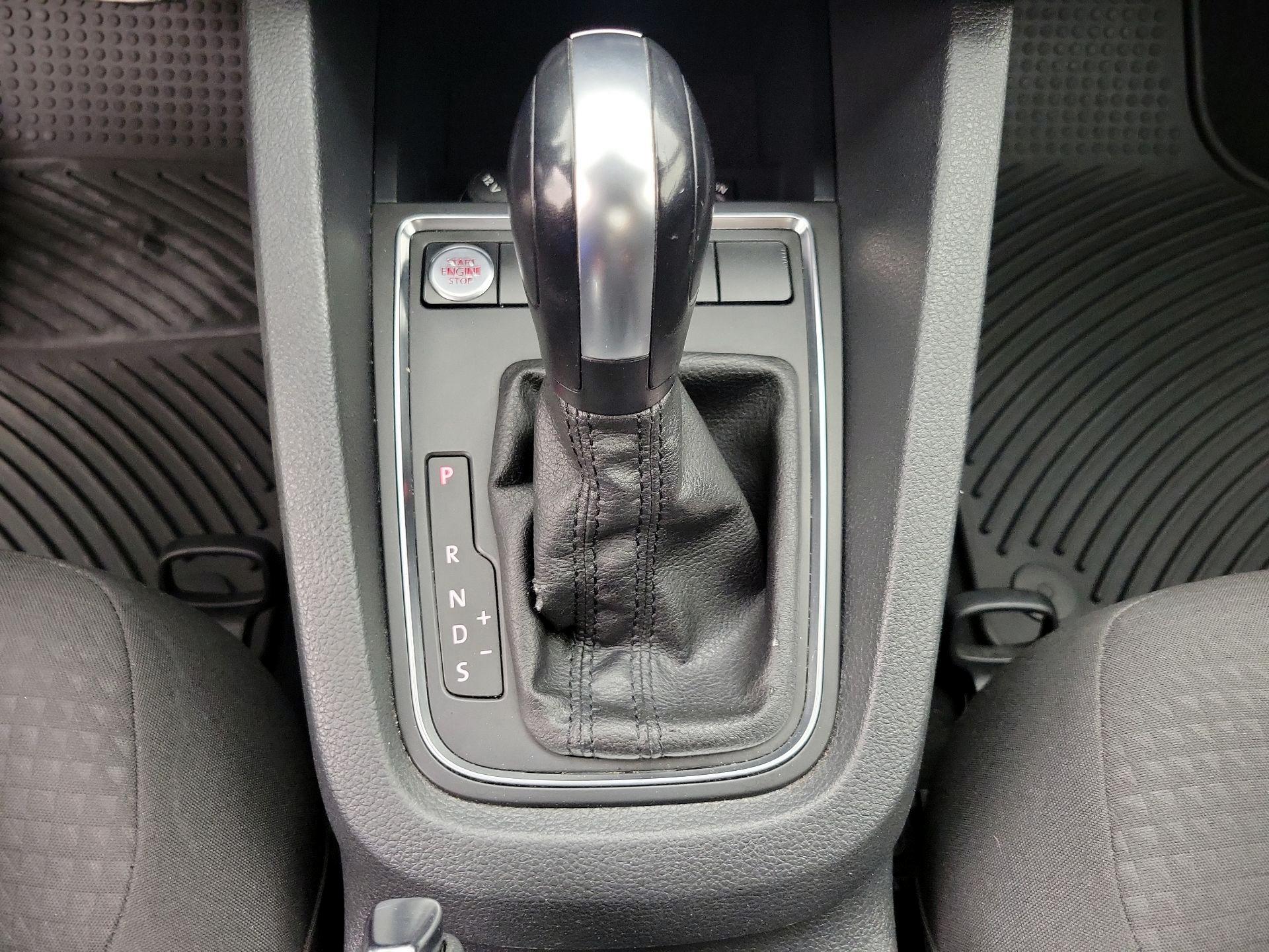 Thumbnail: 2015 Volkswagen Jetta - 16