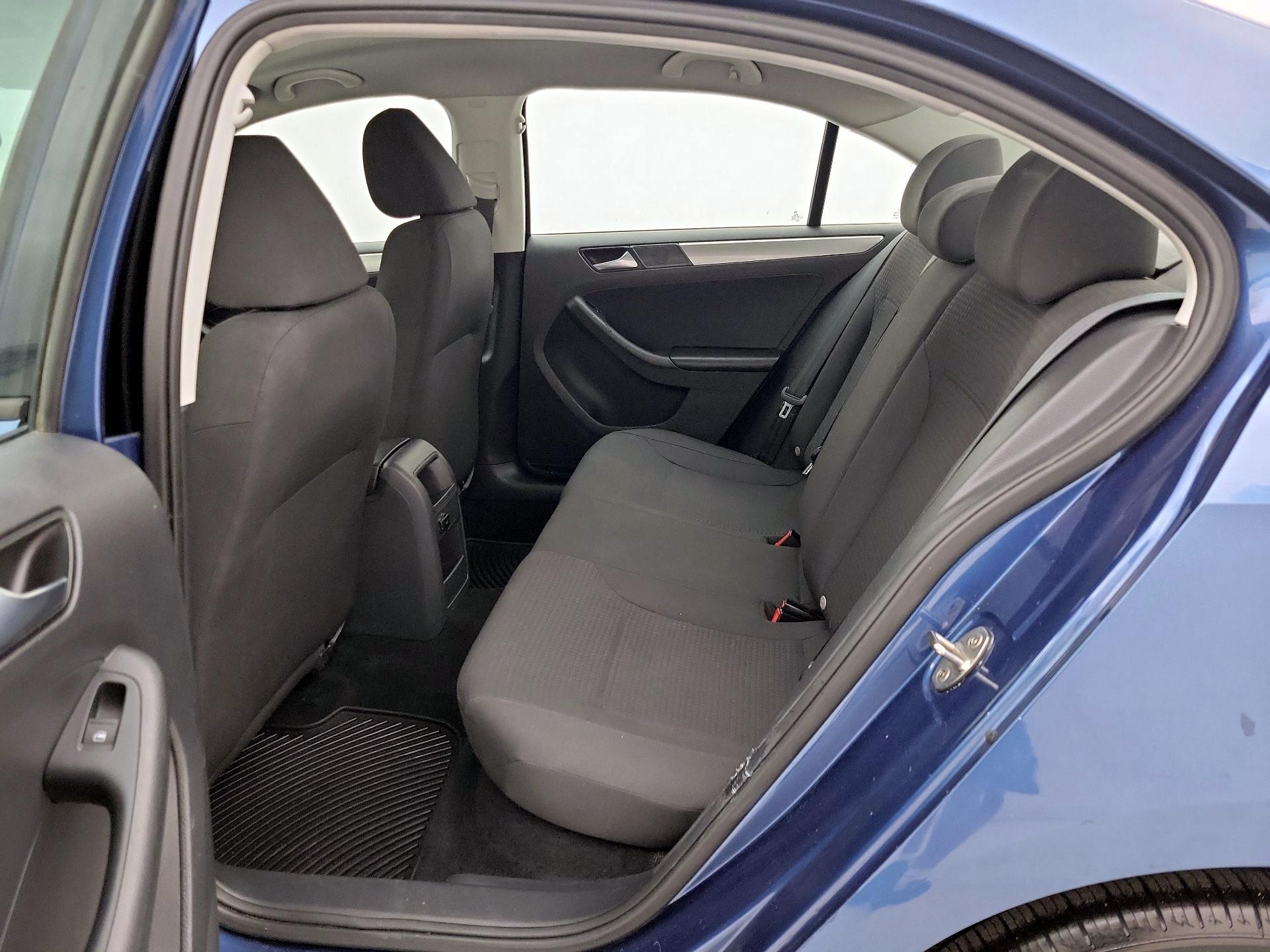 Thumbnail: 2015 Volkswagen Jetta - 18