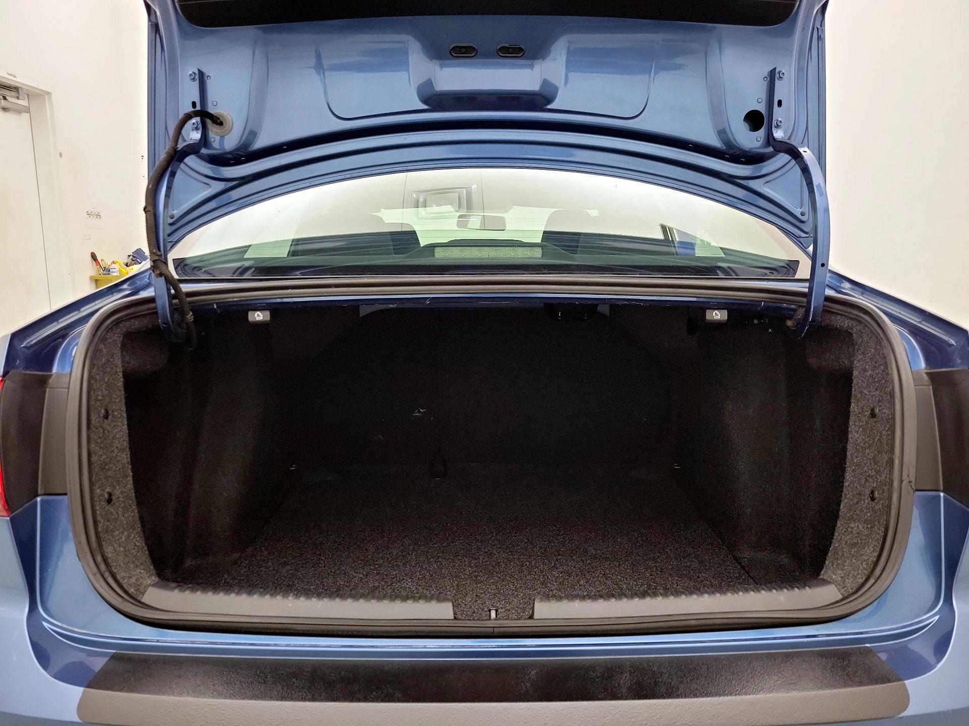 Thumbnail: 2015 Volkswagen Jetta - 19