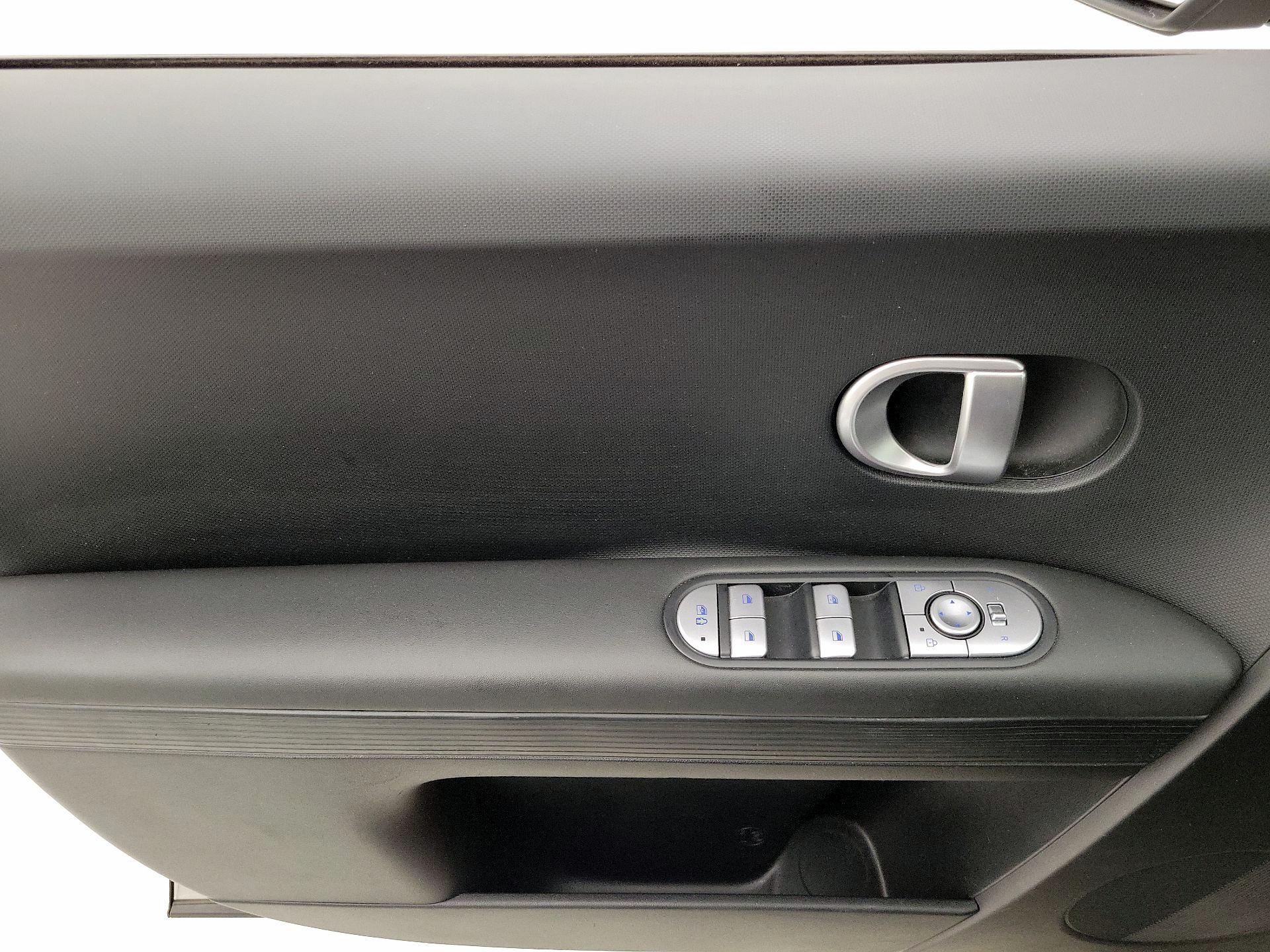 Thumbnail: 2022 Hyundai Ioniq 5 - 12