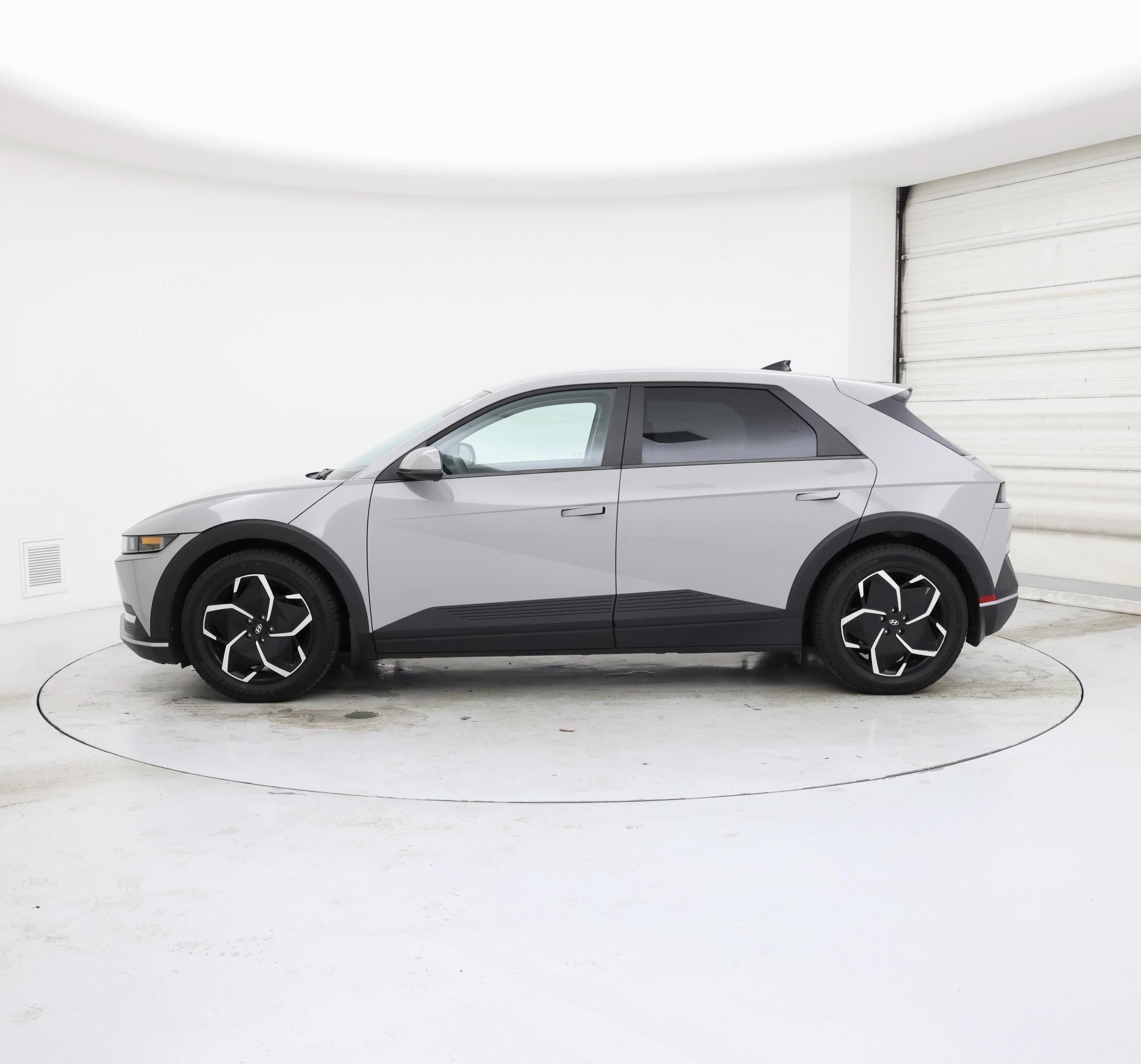 Thumbnail: 2022 Hyundai Ioniq 5 - 3