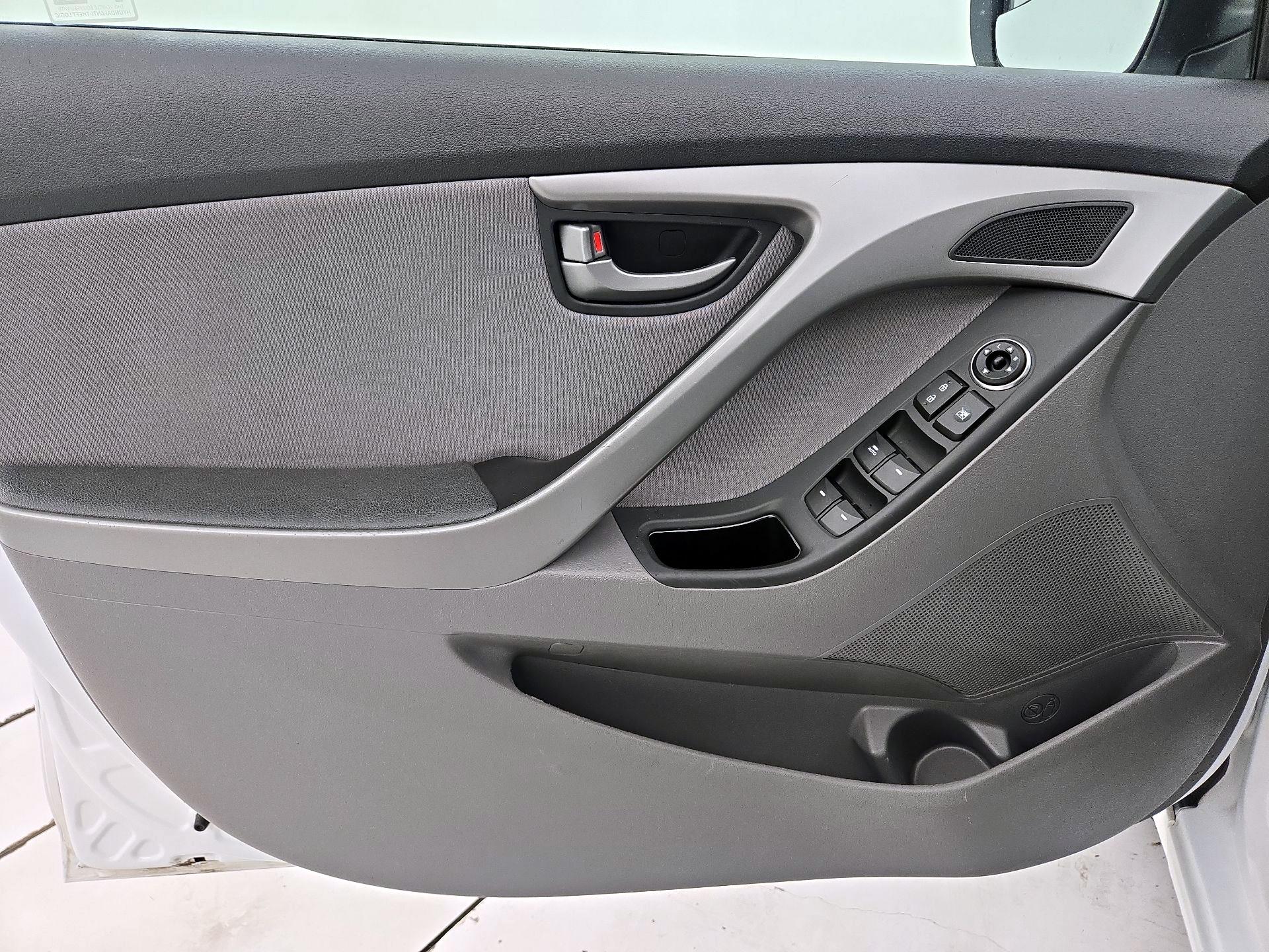 Thumbnail: 2015 Hyundai Elantra - 12