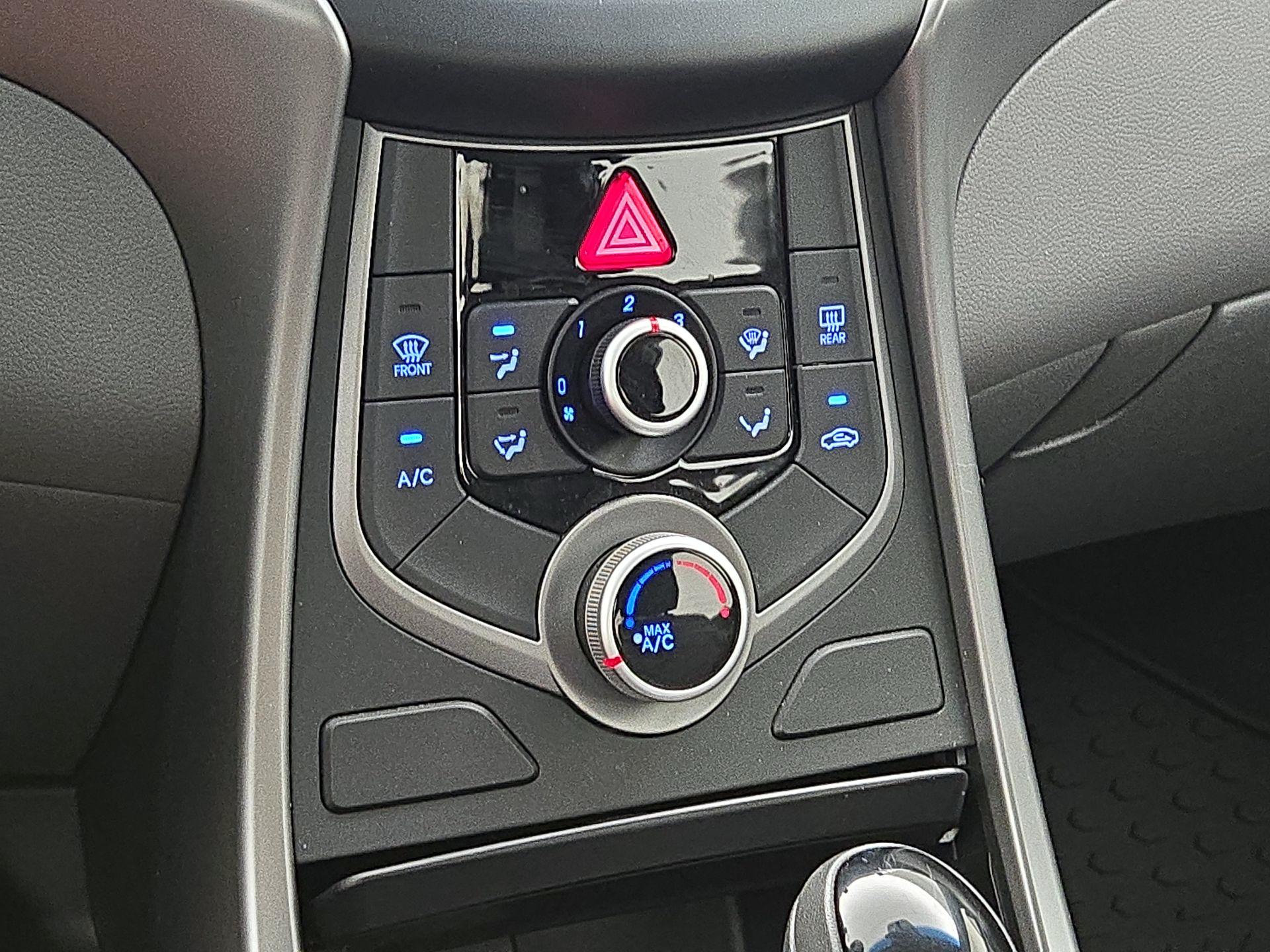 Thumbnail: 2015 Hyundai Elantra - 16