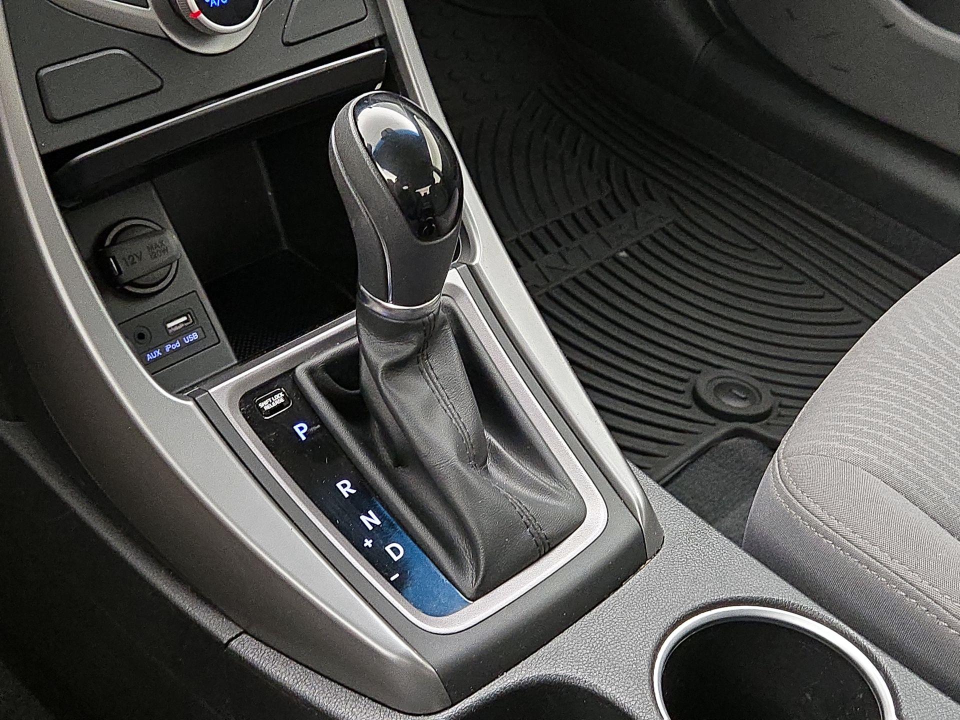 Thumbnail: 2015 Hyundai Elantra - 17