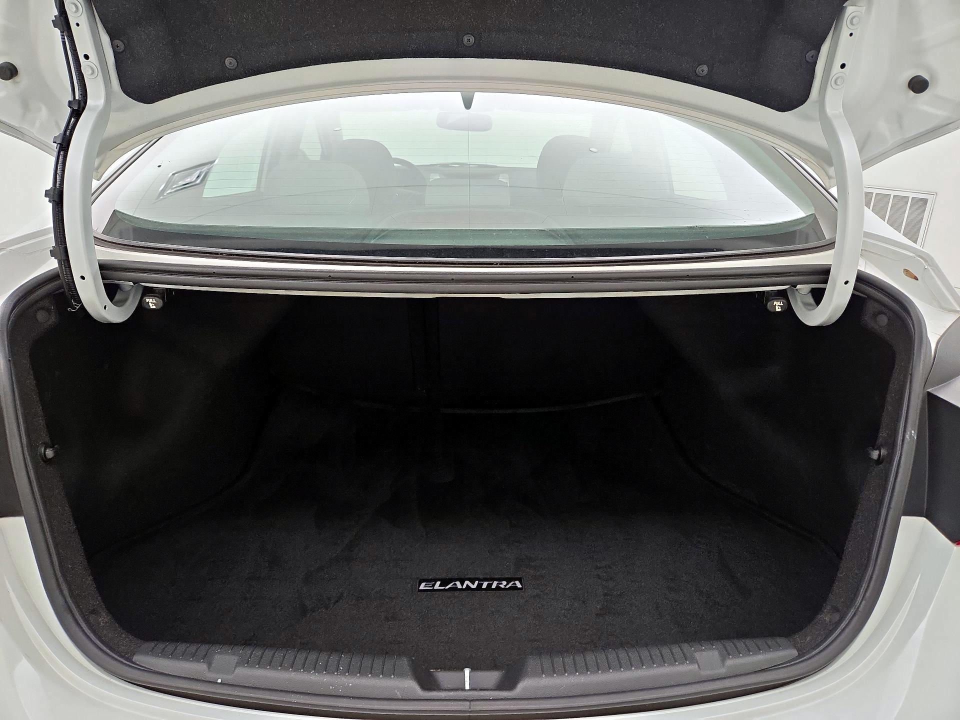 Thumbnail: 2015 Hyundai Elantra - 20